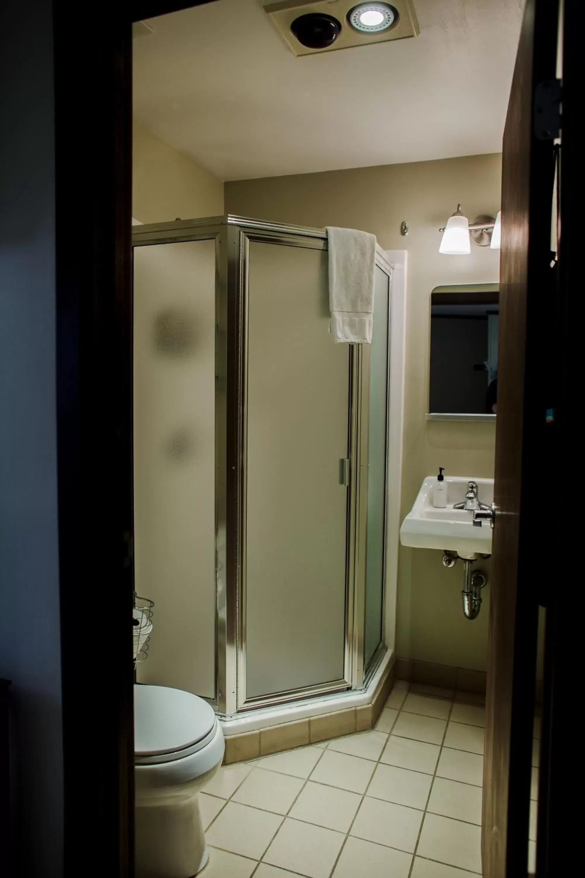 Bathroom in Silverbow Inn & Suites