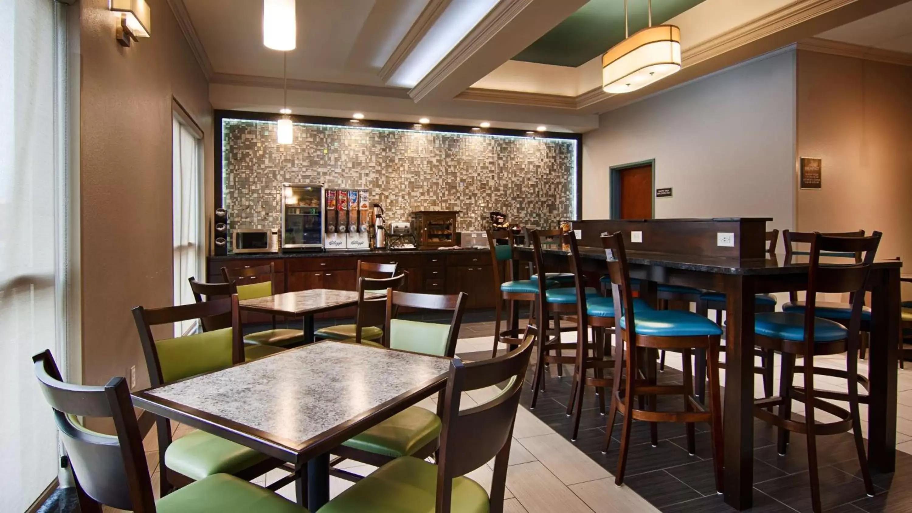 Restaurant/Places to Eat in Best Western Elkhart Inn & Suites