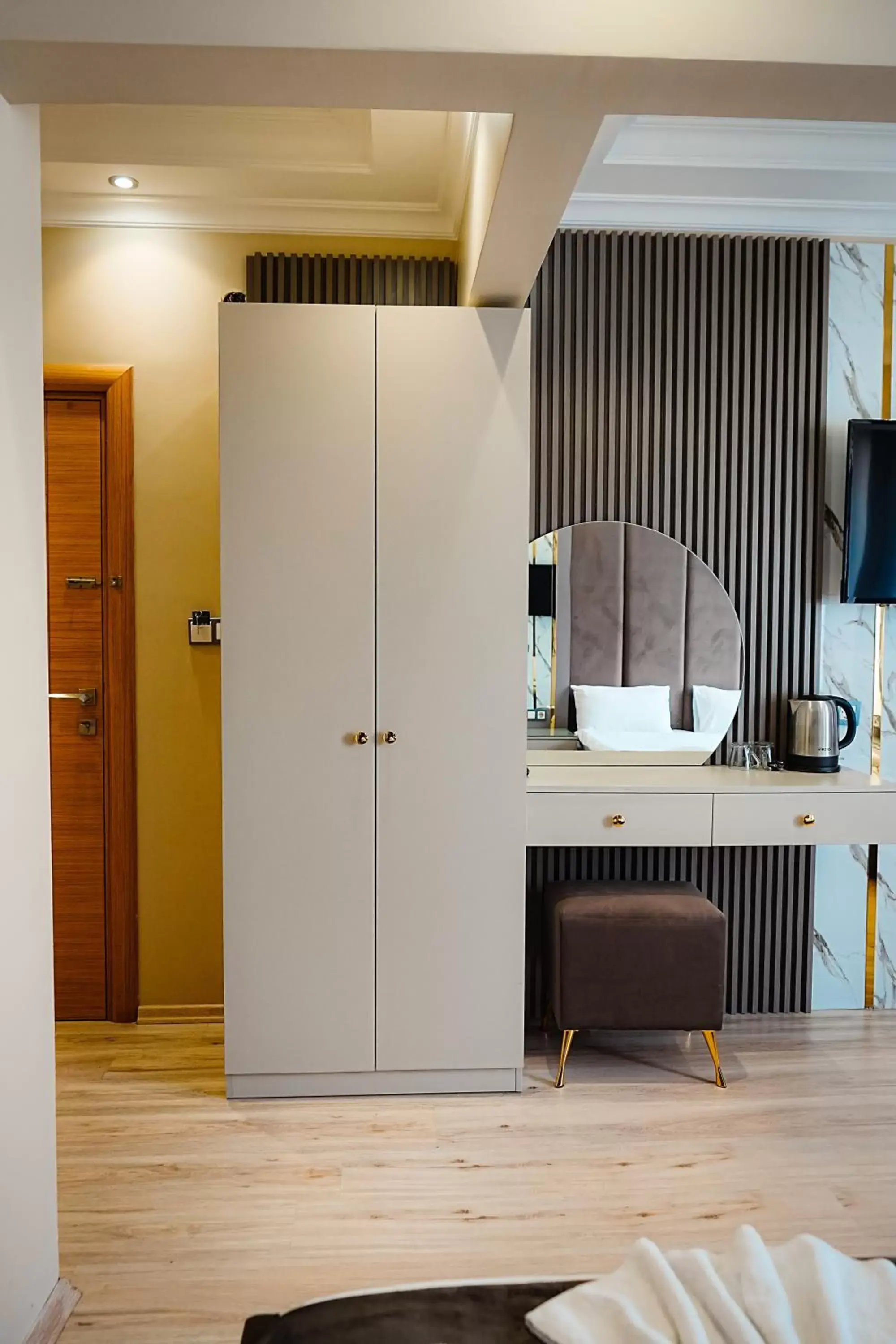 wardrobe, Bed in Reyyan Hotel wardrobe, Bed in Reyyan Hotel