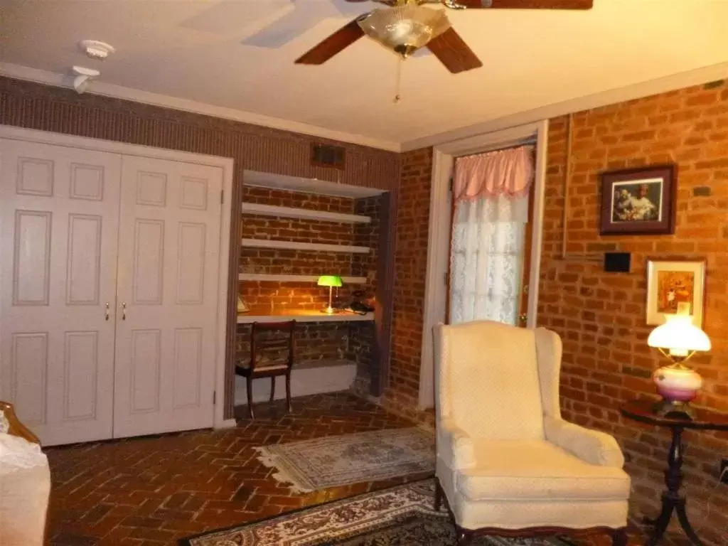 Seating Area in Corners Mansion Inn - A Bed and Breakfast