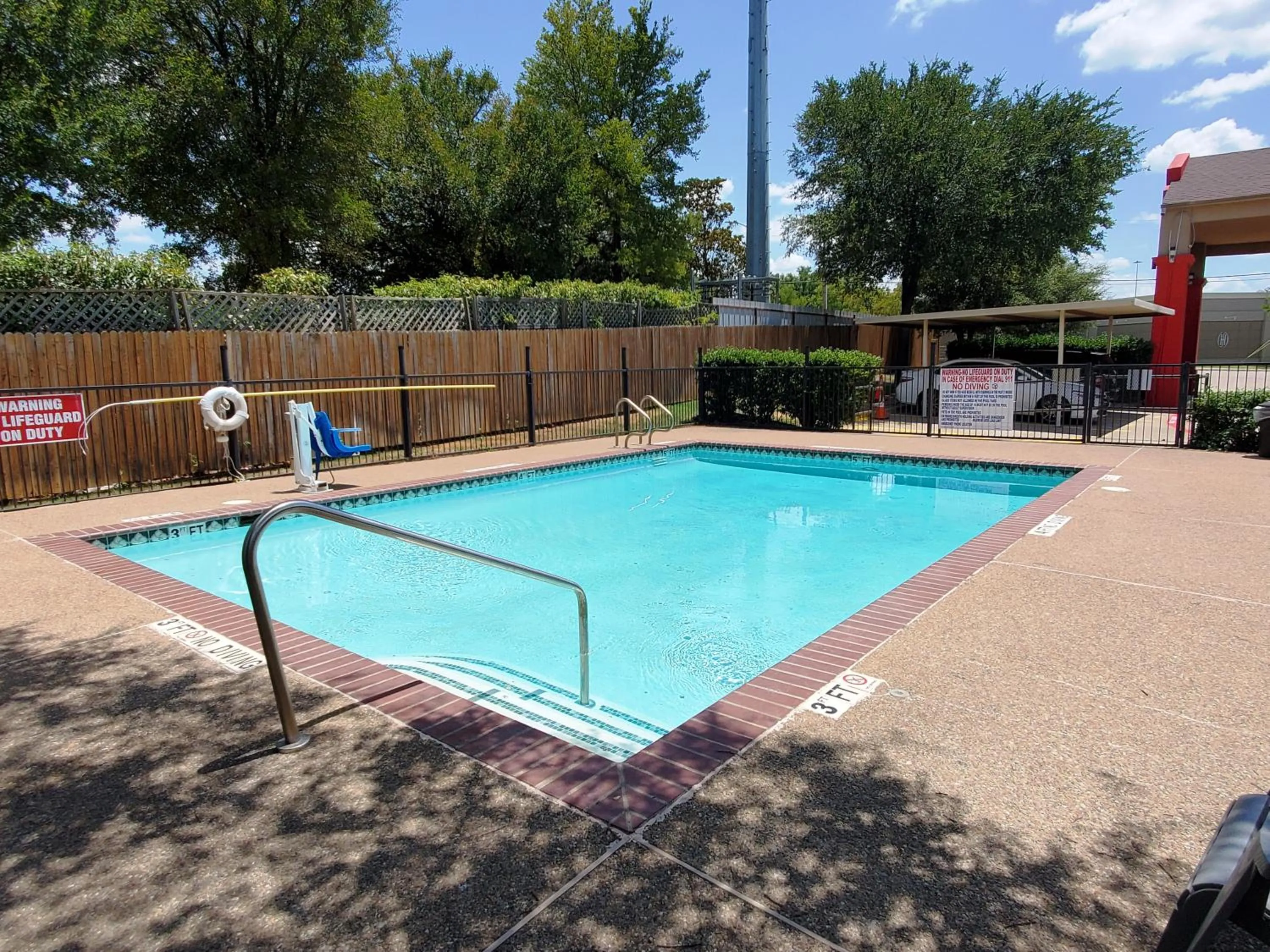 Swimming pool in Highland Inn
