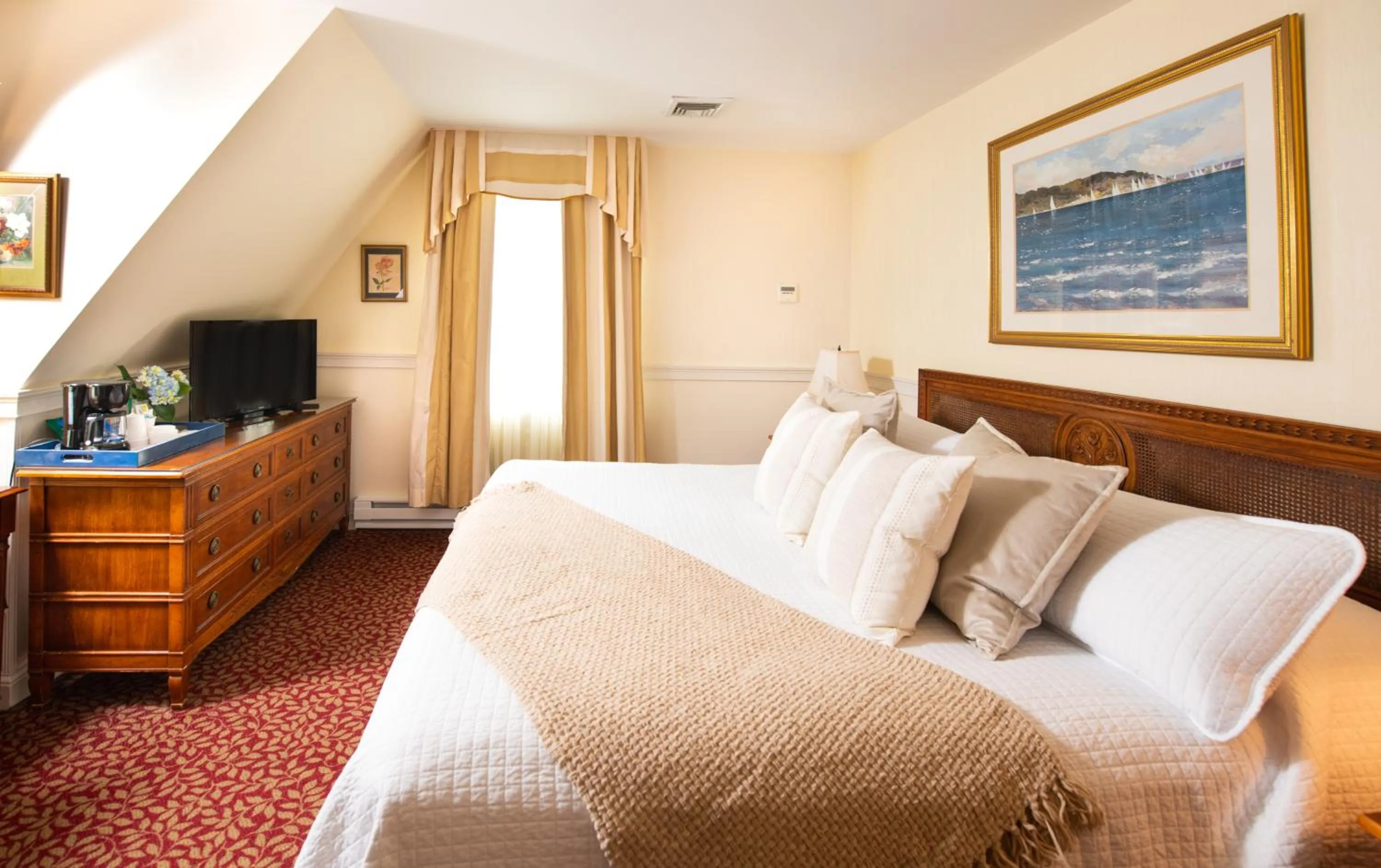 Bed in America's Cup Inn Newport