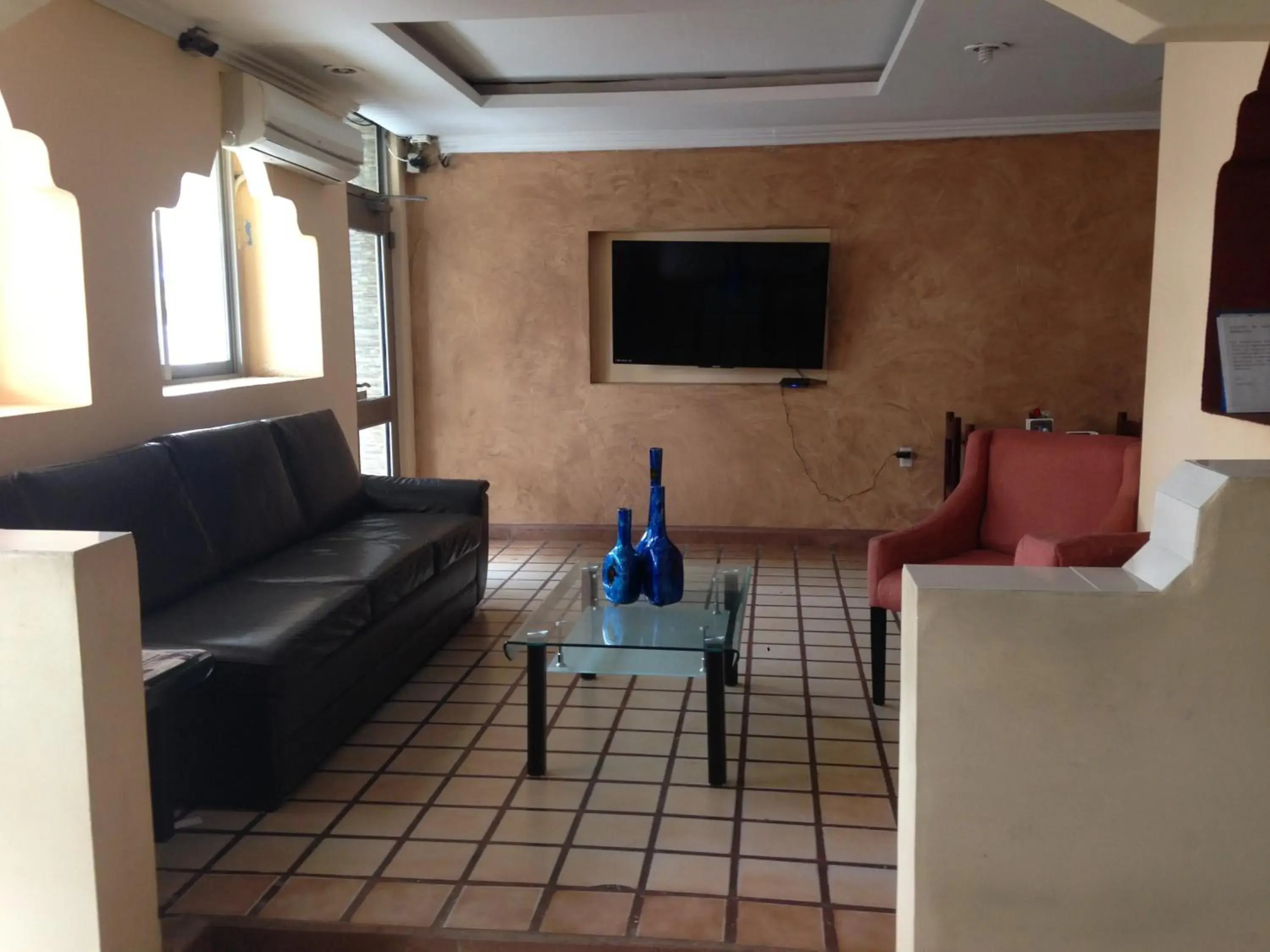 Communal lounge/ TV room, Seating Area in Hotel Moreno