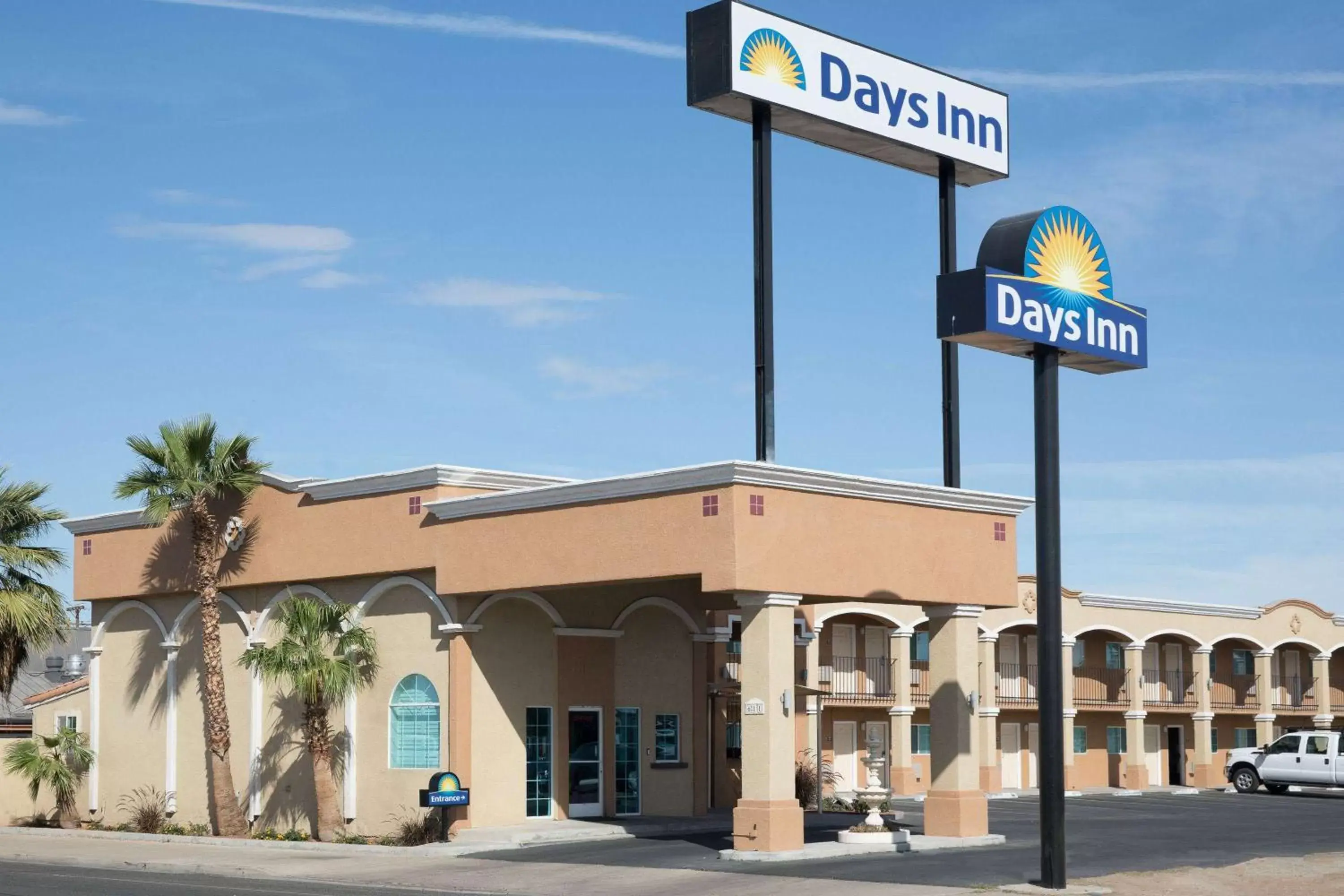 Property building in Days Inn by Wyndham El Centro Property building in Days Inn by Wyndham El Centro
