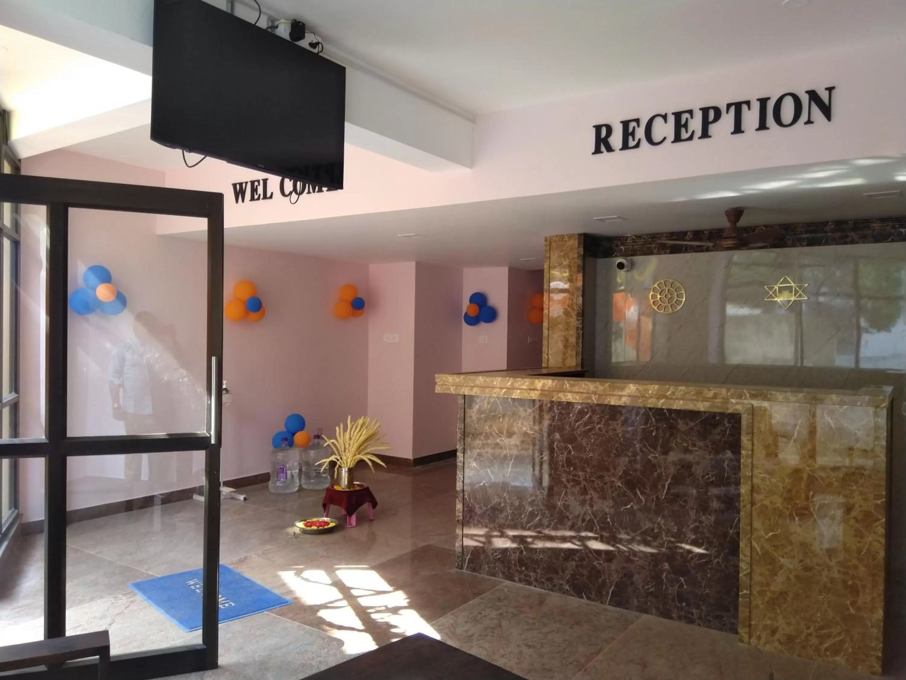 Lobby or reception in Chandru De Green