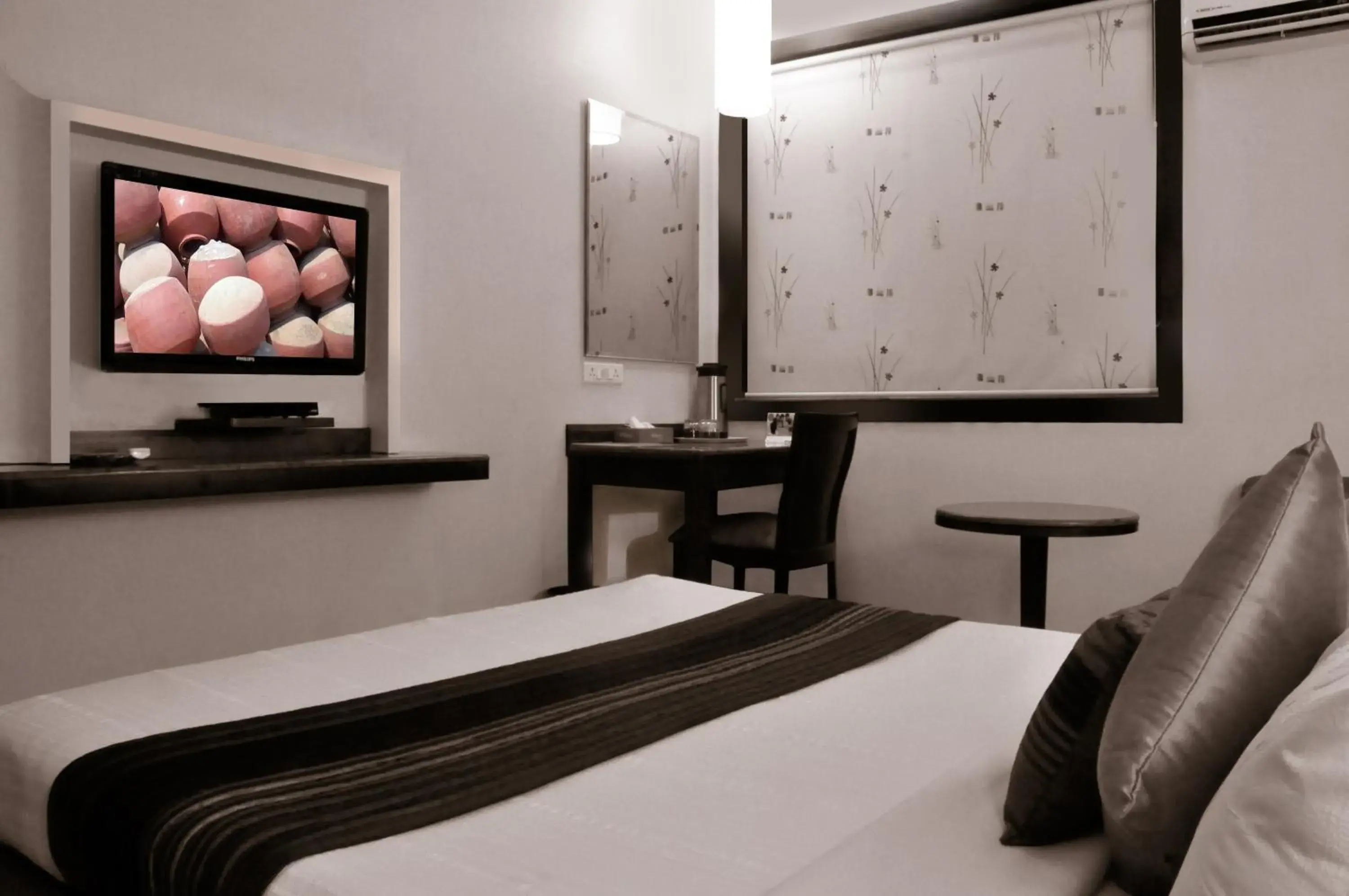 Bed in Abbott Hotel