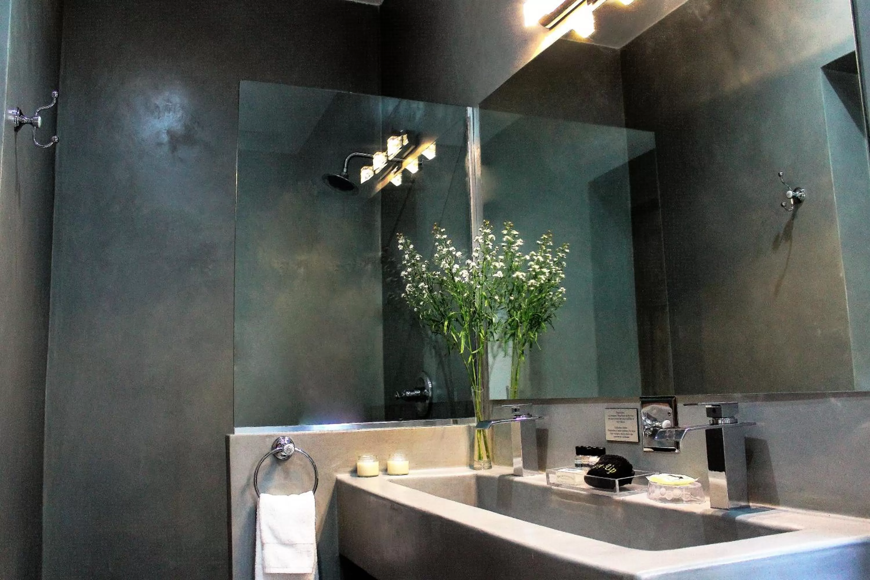 Bathroom in La Isabela Suites