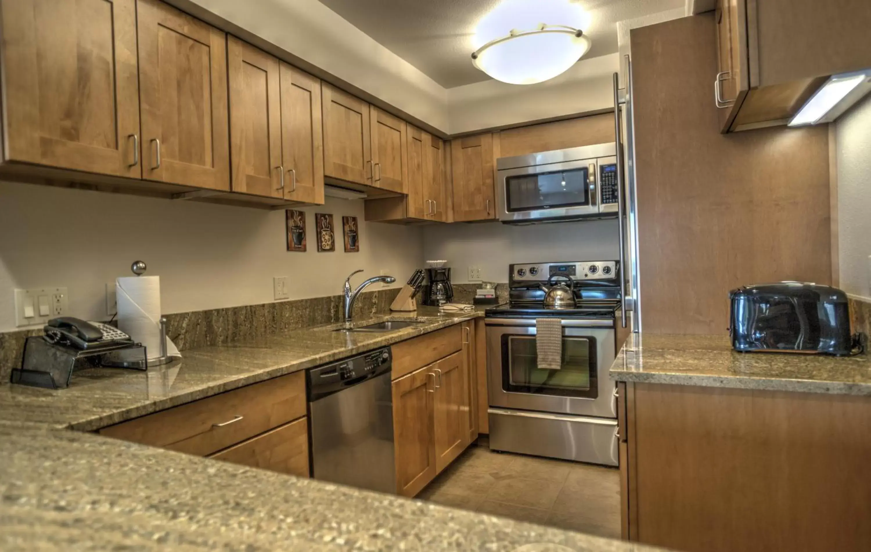 Kitchen or kitchenette, Kitchen/Kitchenette in Lion Square Lodge