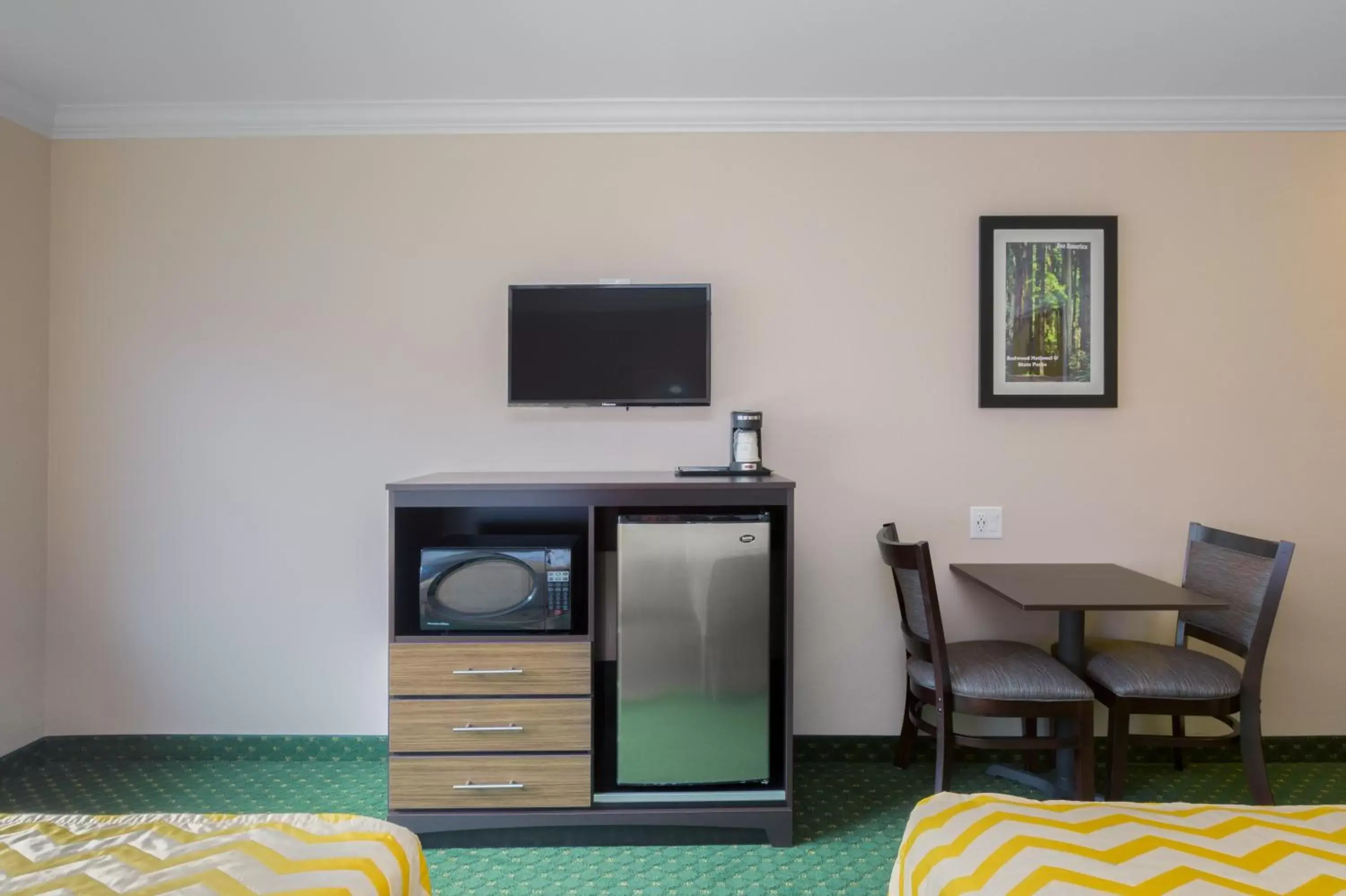 TV and multimedia, TV/Entertainment Center in Travelodge by Wyndham Eureka