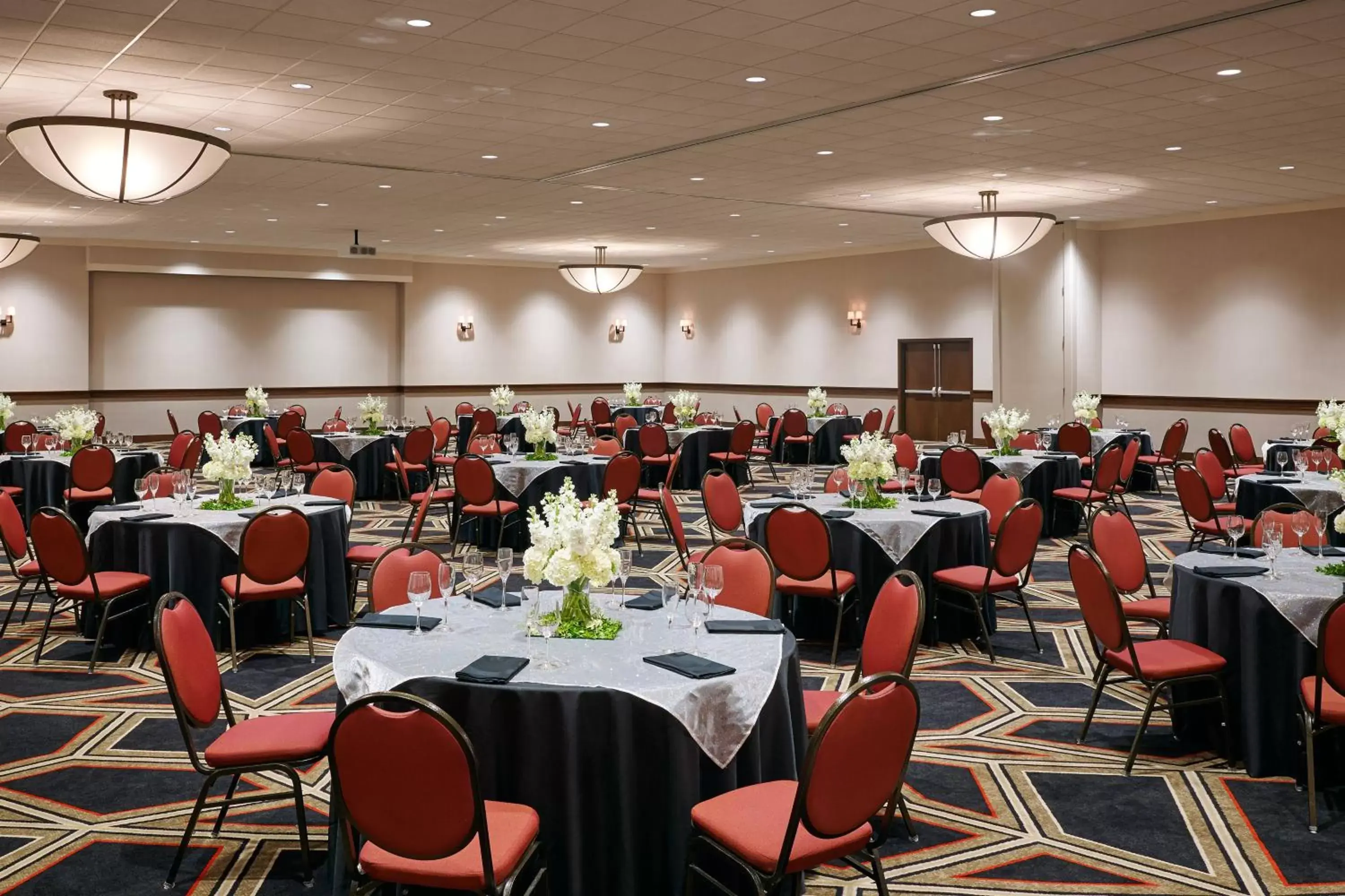 Meeting/conference room, Restaurant/Places to Eat in Four Points by Sheraton Bellingham Hotel & Conference Center