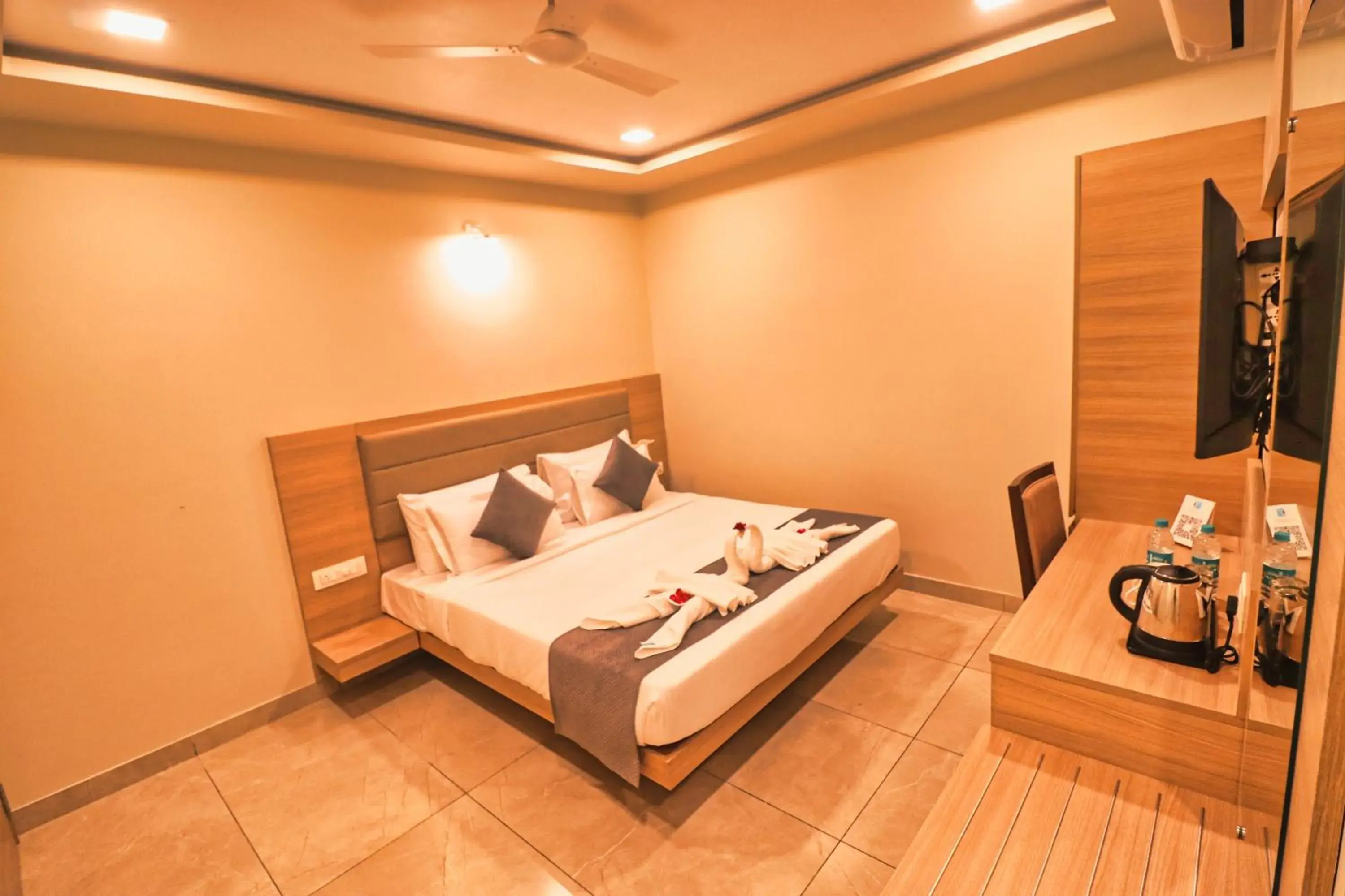 Photo of the whole room, Bed in Clarks Inn Express Udaipur