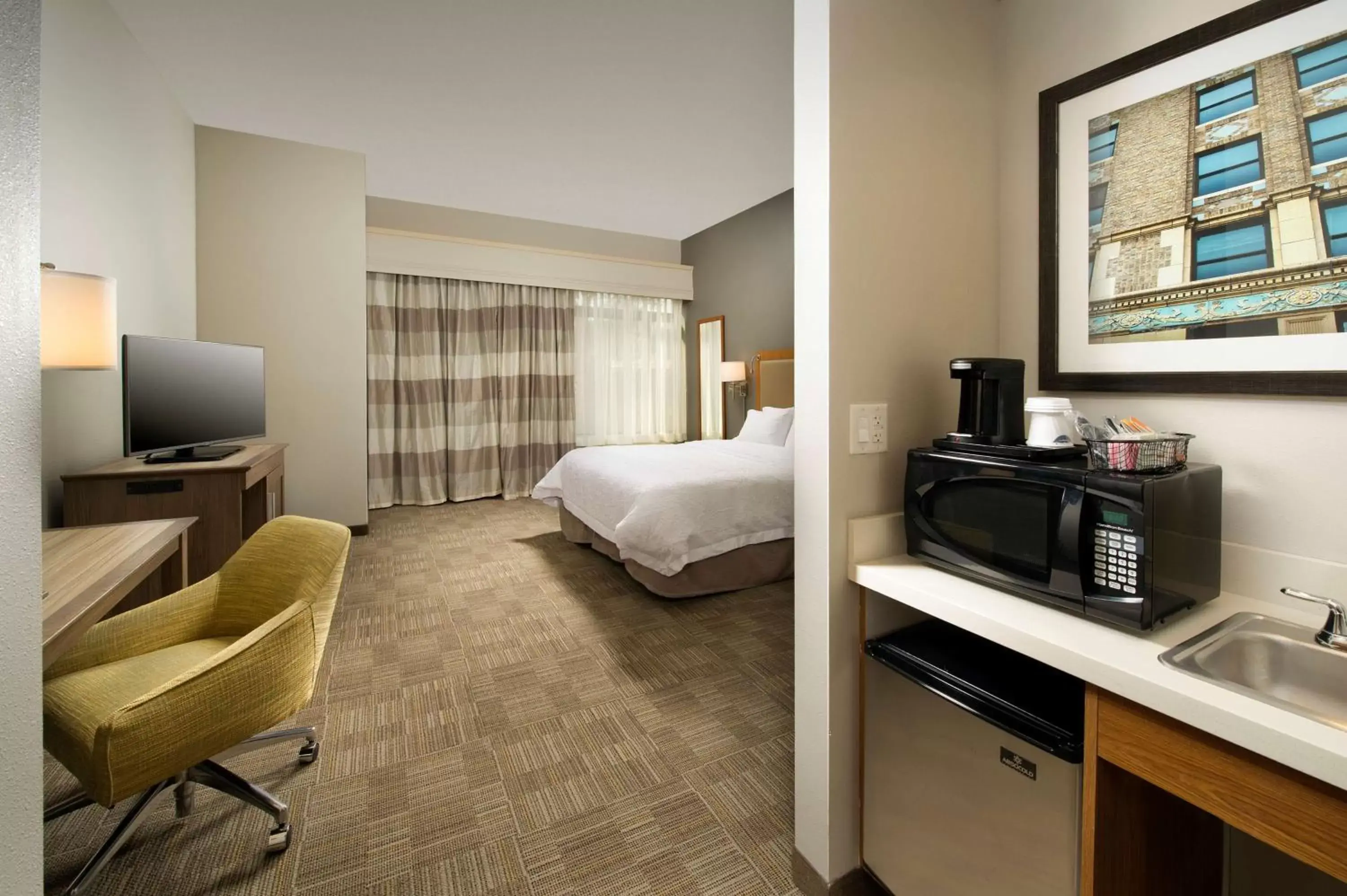 Bed, TV/Entertainment Center in Hampton Inn & Suites San Antonio Northwest/Medical Center