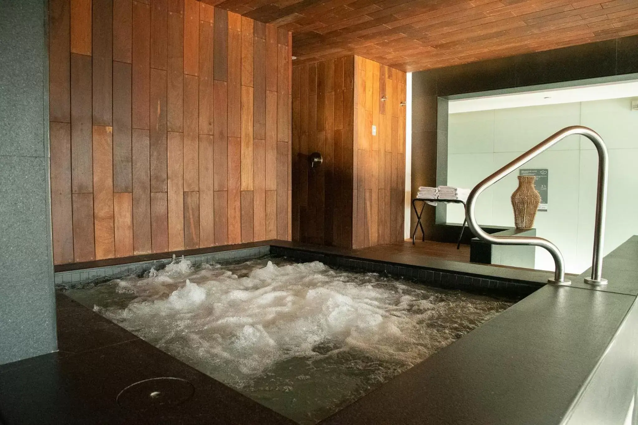 Hot Tub, Bathroom in QUARTZ HOTEL & SPA