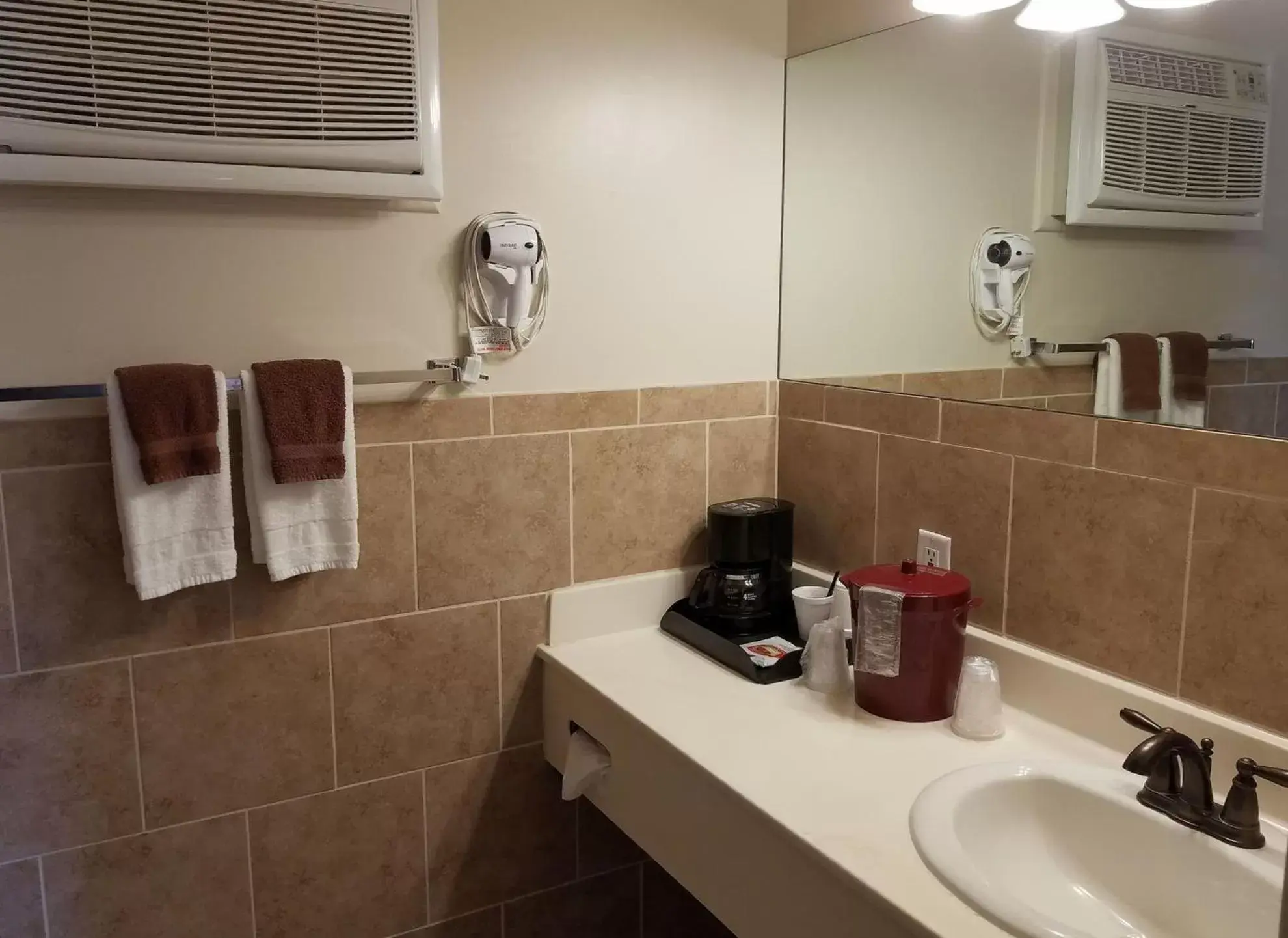 Bathroom in Aquarius Inn