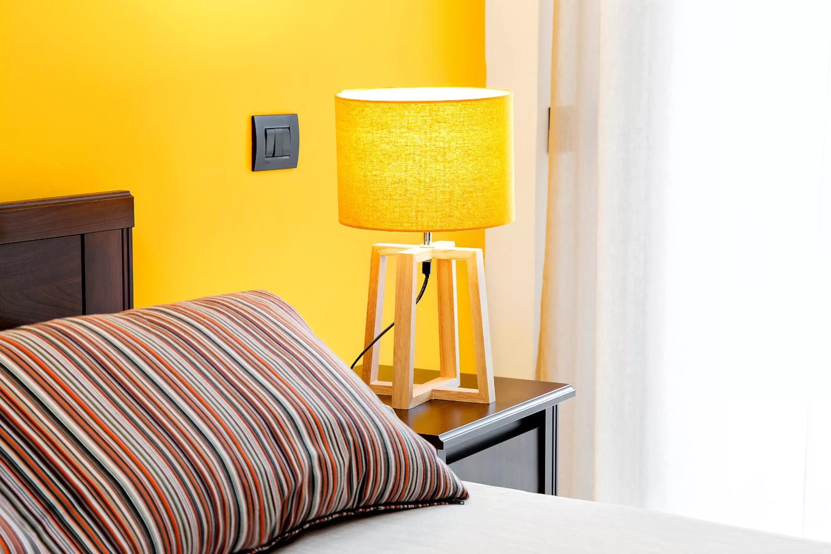 Shower, Bed in B&B Cozy Cove