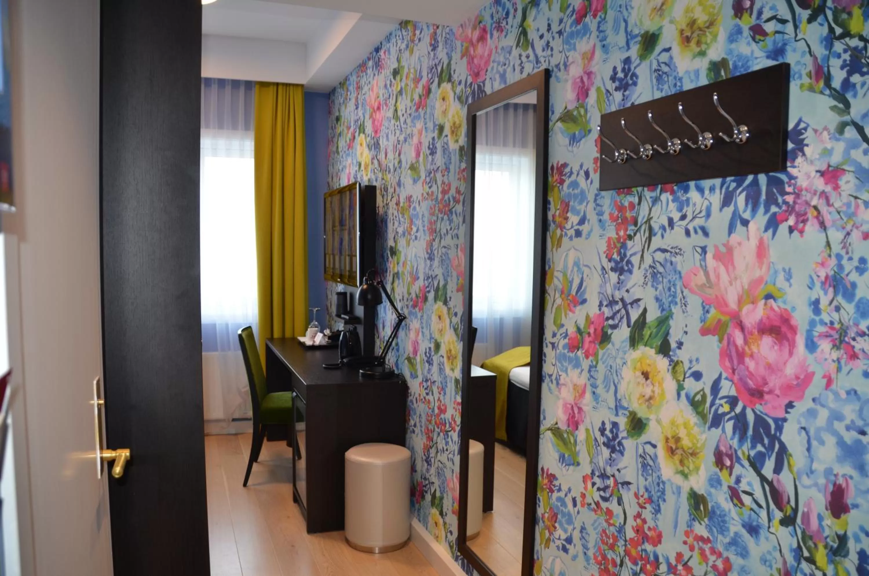 TV and multimedia in Thon Hotel Moldefjord