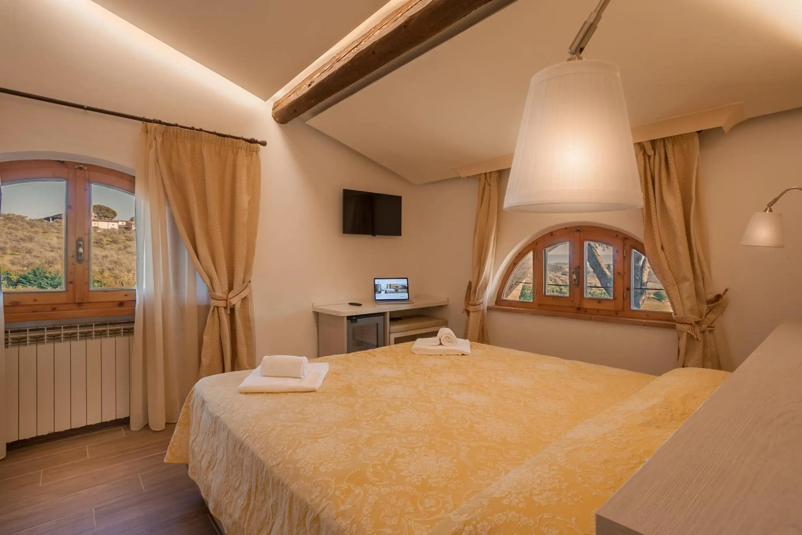 Photo of the whole room, Bed in Hotel Villa San Giorgio