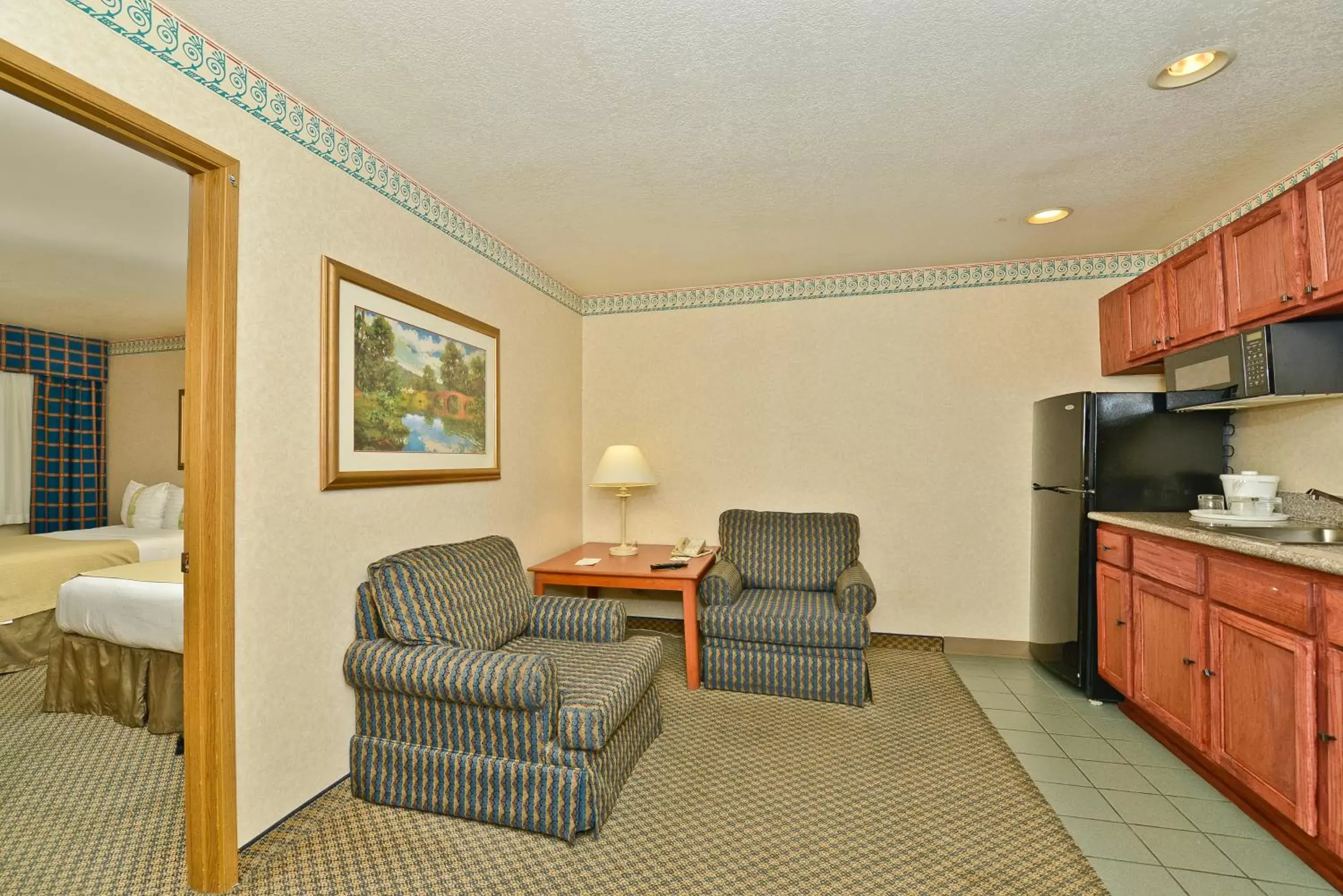 Deluxe Double Suite with Two Double Beds- Non-Smoking in Ramada by Wyndham Kent Seattle Area Deluxe Double Suite with Two Double Beds- Non-Smoking in Ramada by Wyndham Kent Seattle Area