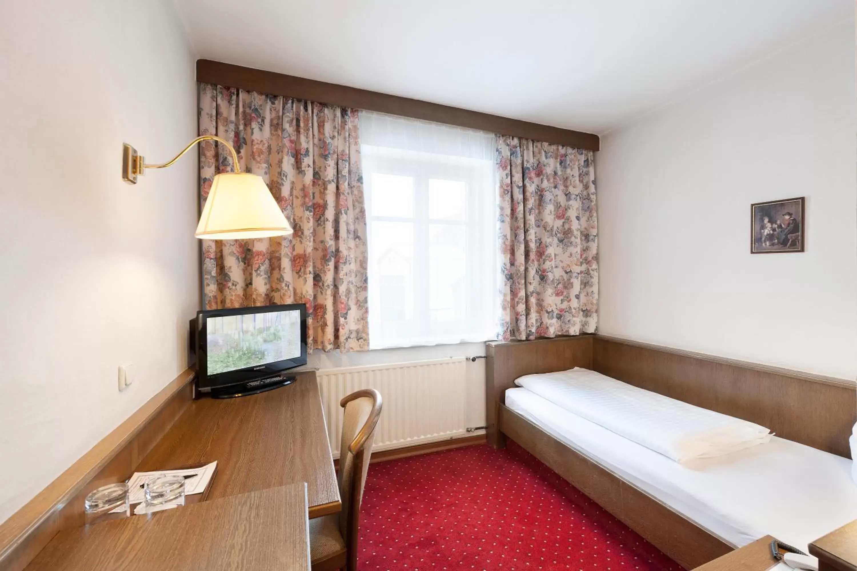 Photo of the whole room, Seating Area in Hotel Goldener Löwe