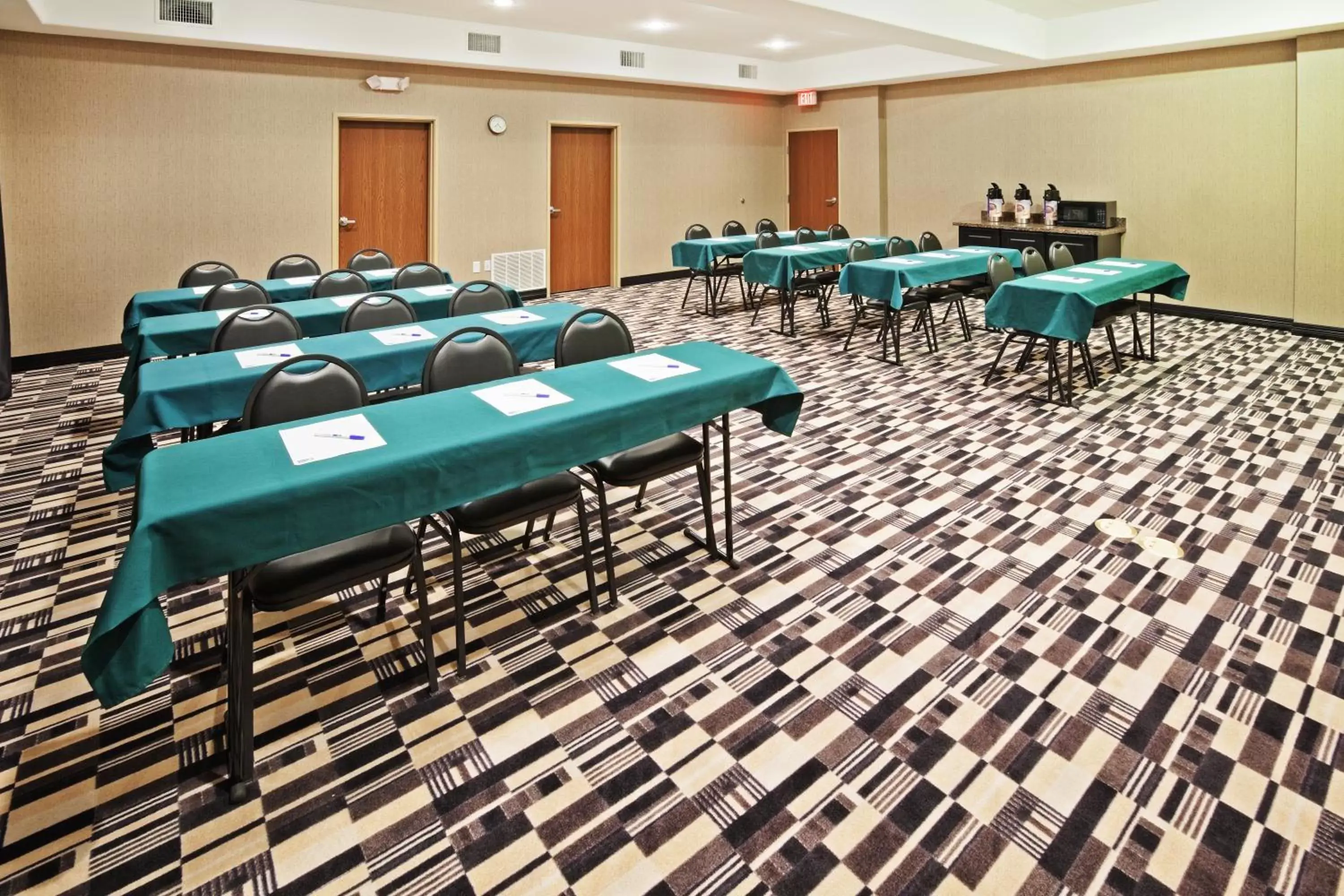 Meeting/conference room in Holiday Inn Express Hotels & Suites Jacksonville, an IHG Hotel