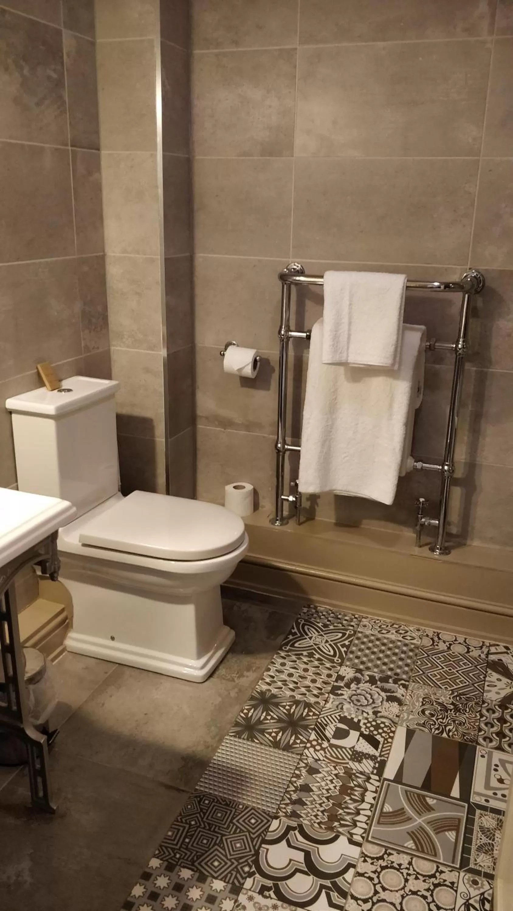 Bathroom in The Spread Eagle Hotel