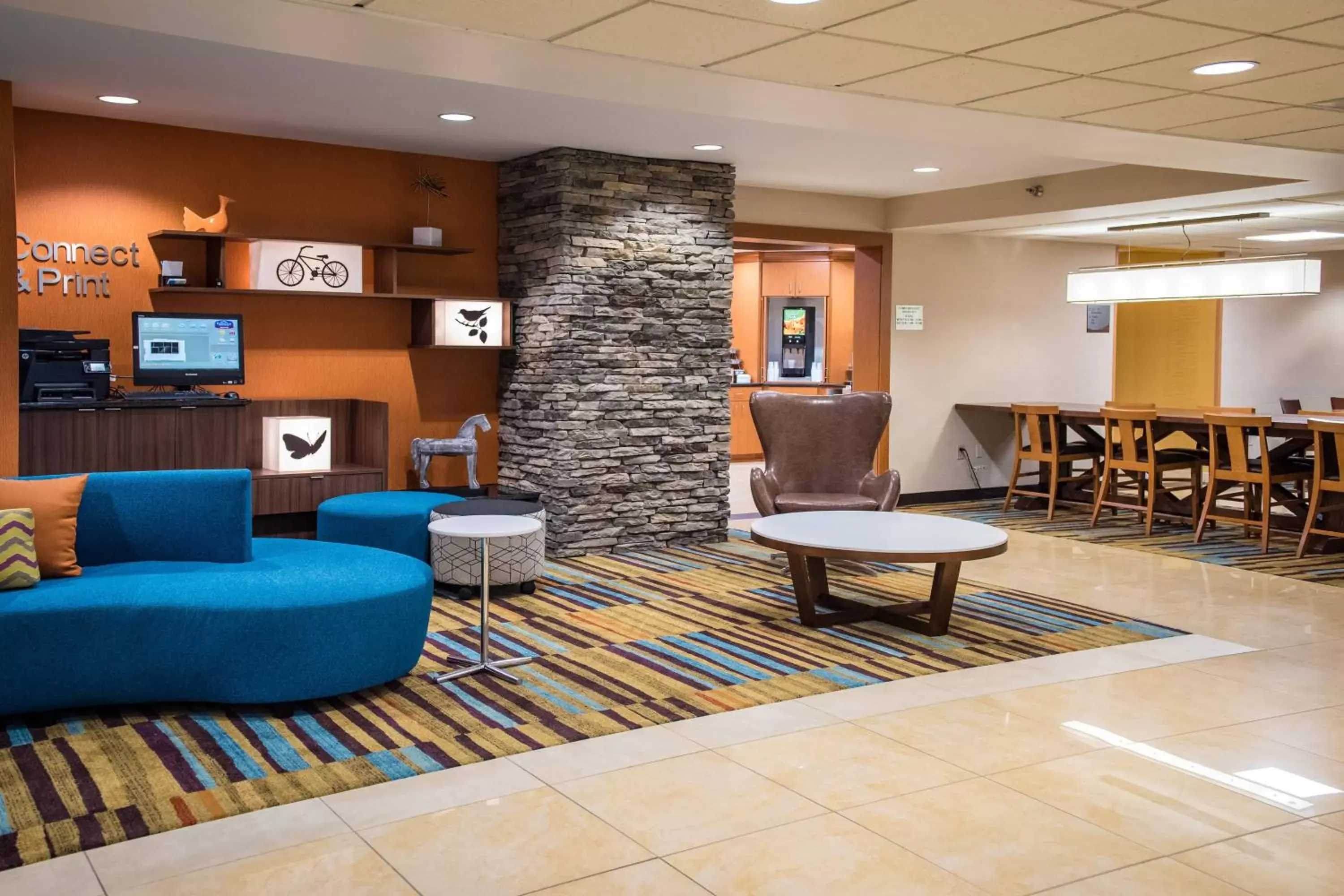Lobby or reception, Lounge/Bar in Fairfield Inn & Suites by Marriott Knoxville/East