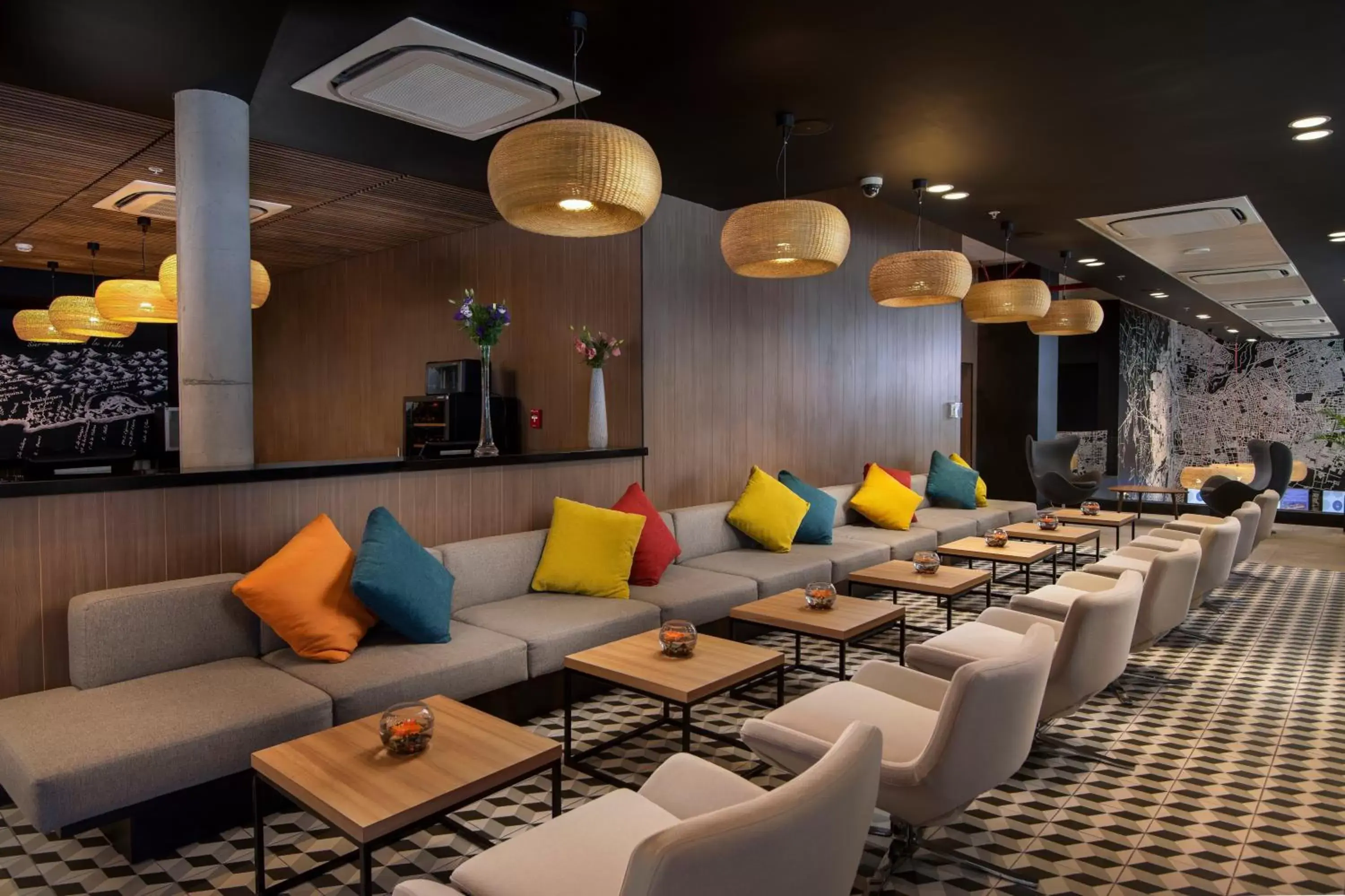 Lounge or bar in Novotel Santiago Providencia