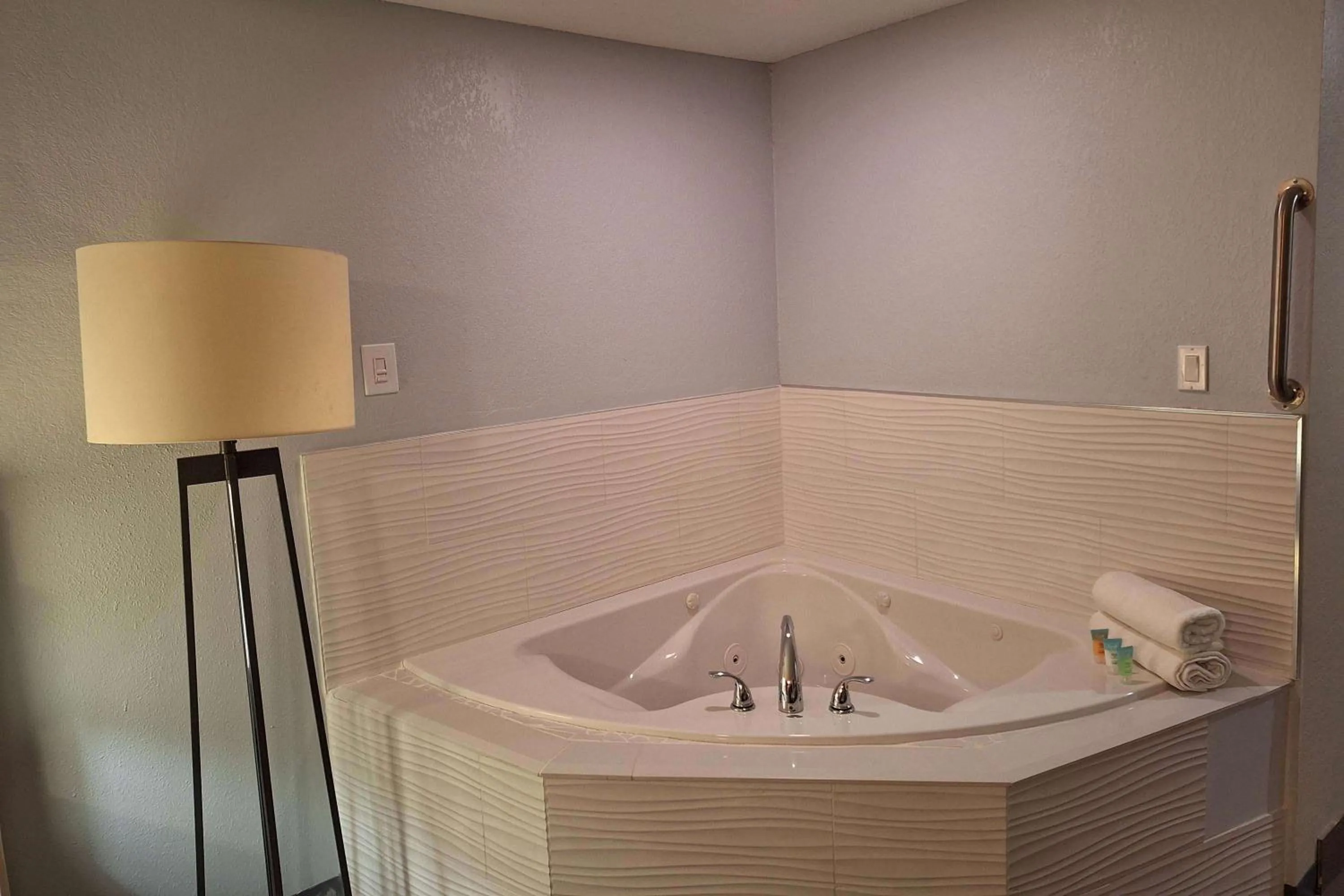 Photo of the whole room in Travelodge by Wyndham Indianapolis Speedway