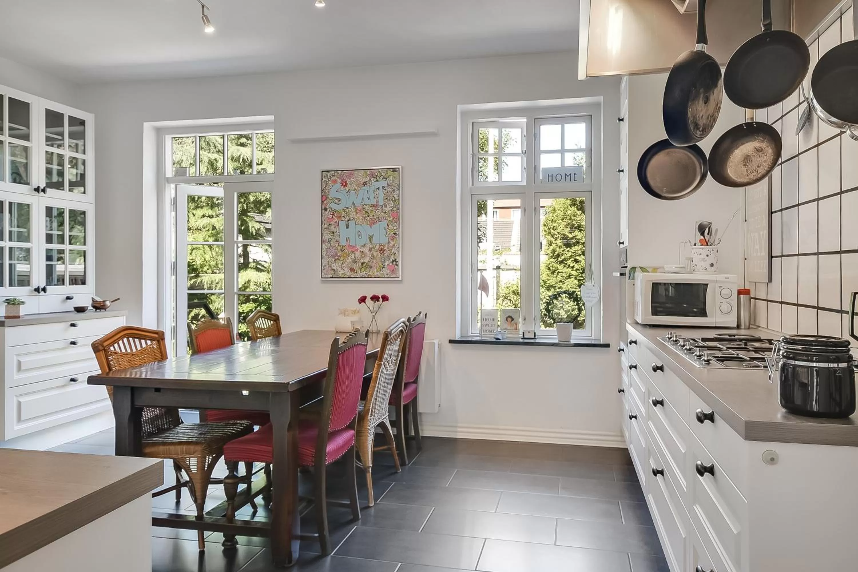Communal kitchen in Sweethome Guesthouse