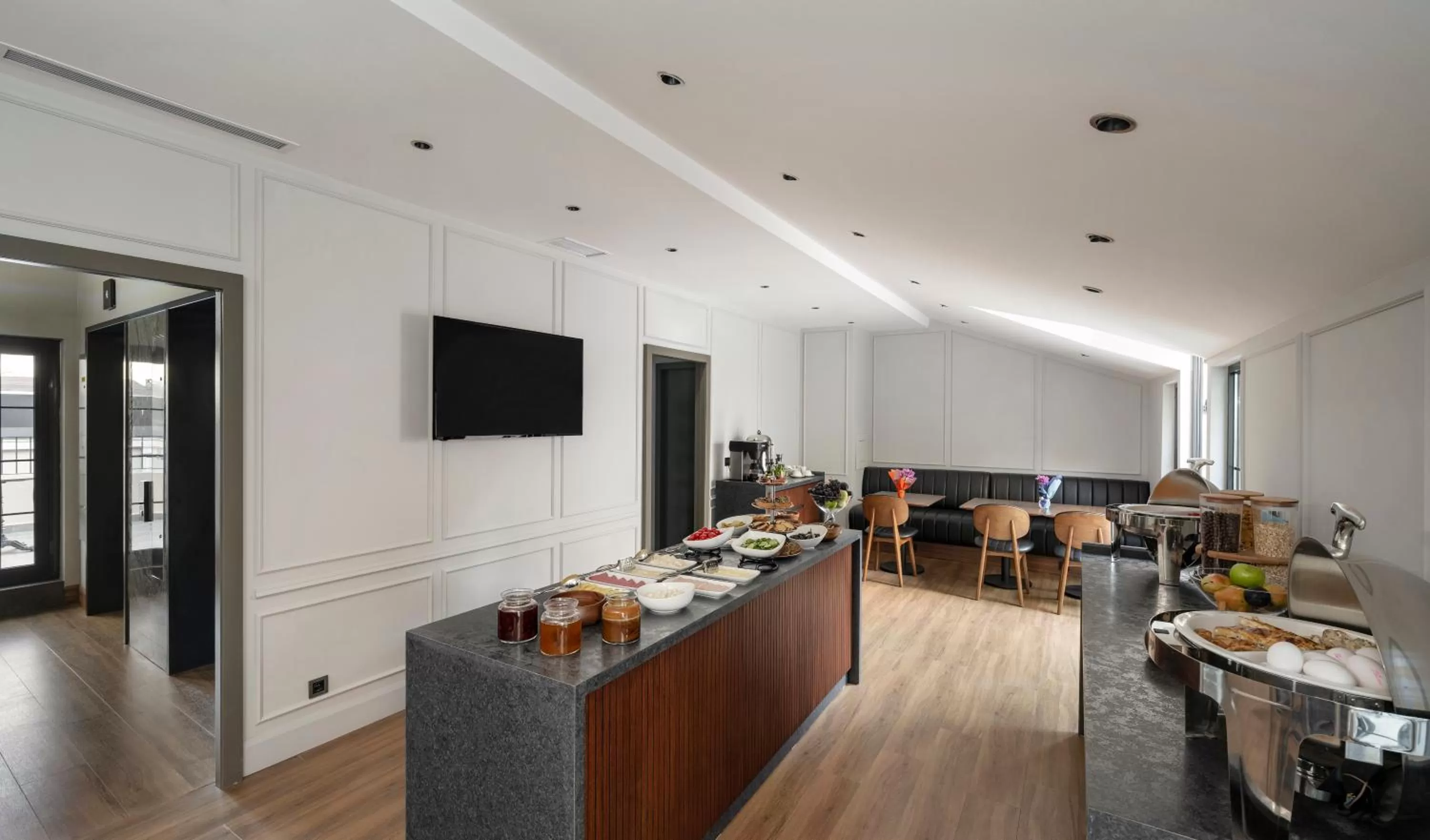 Food and drinks in Livro Hotel