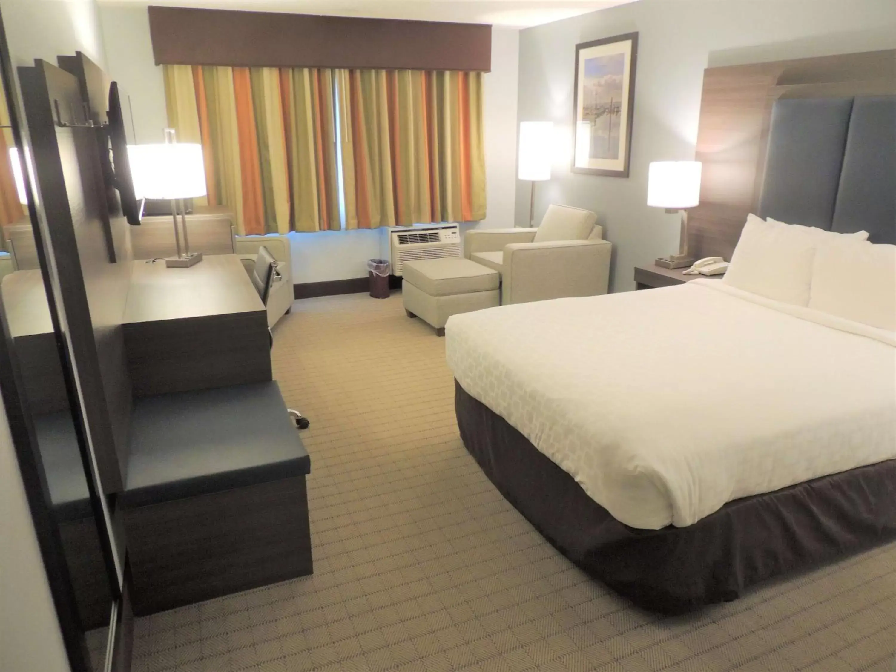 Photo of the whole room in SureStay Hotel by Best Western SeaTac Airport North