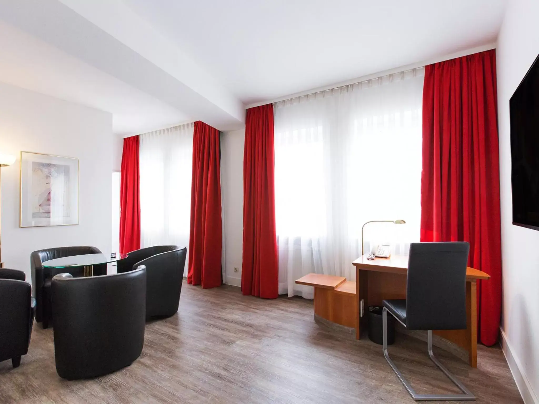 Living room, Seating Area in DORMERO Hotel Dresden Airport