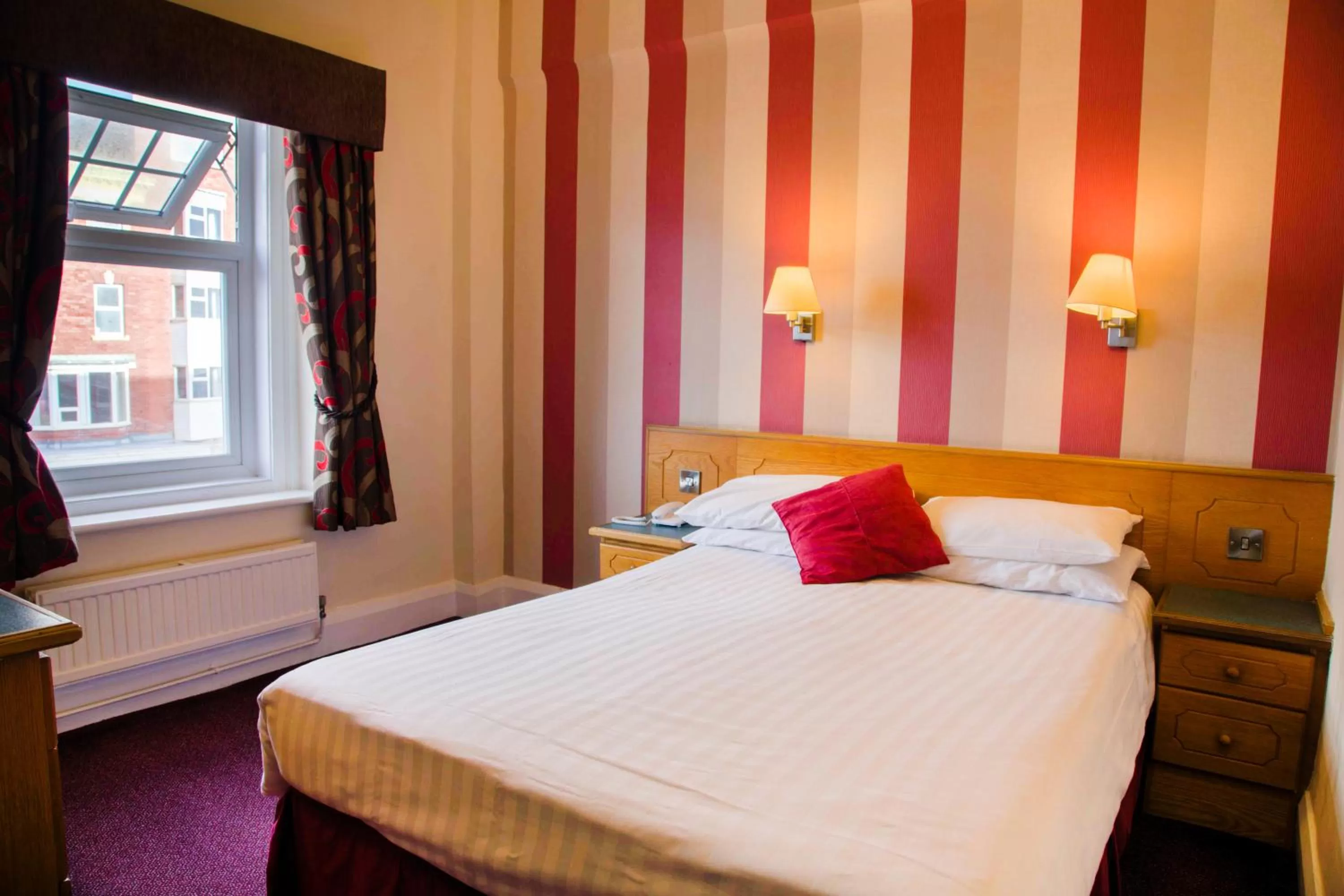 Double Room with Side View in Cliffs Hotel