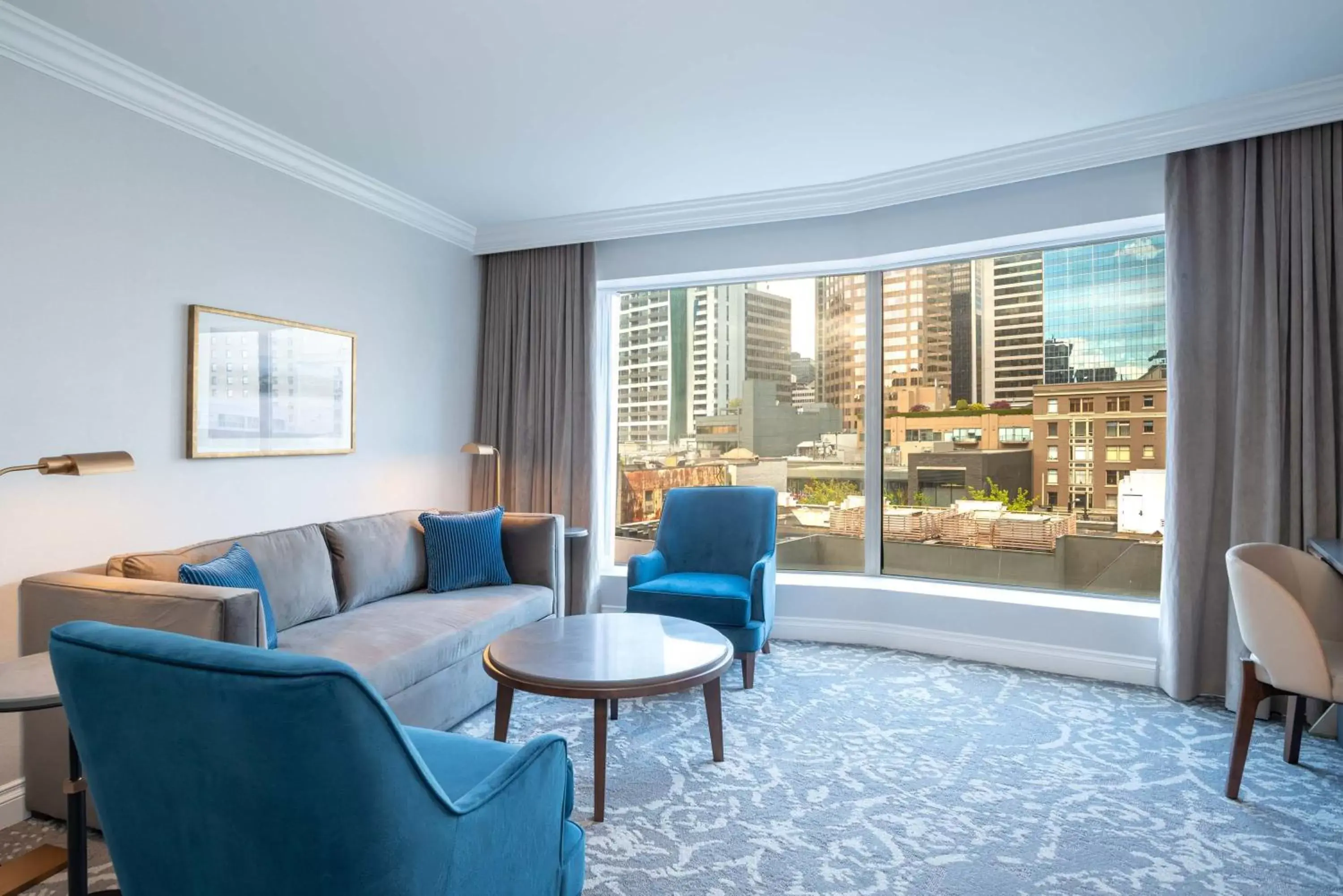 Photo of the whole room, Seating Area in The Sutton Place Hotel Vancouver