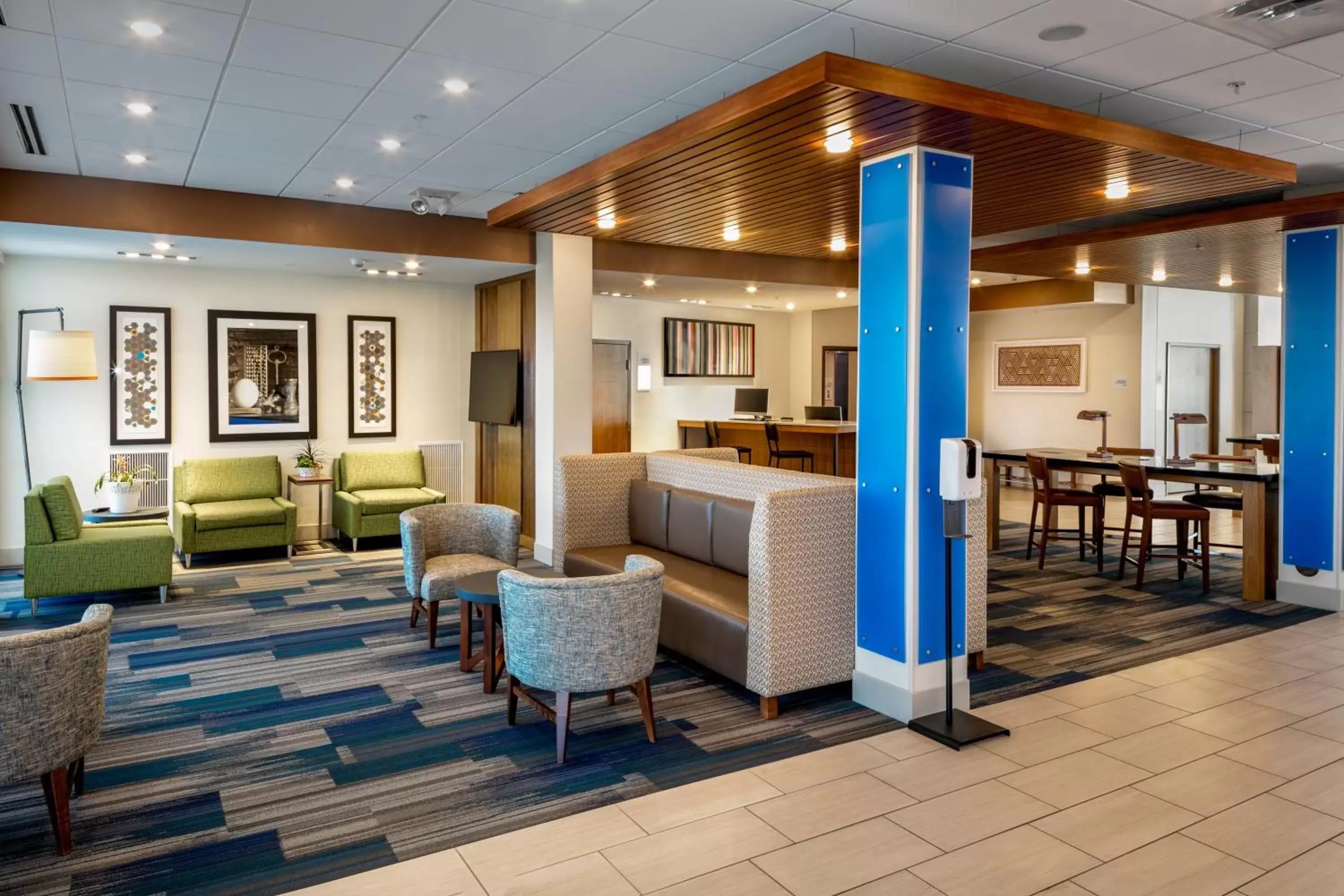 Property building, Lobby/Reception in Holiday Inn Express & Suites - Bend South, an IHG Hotel