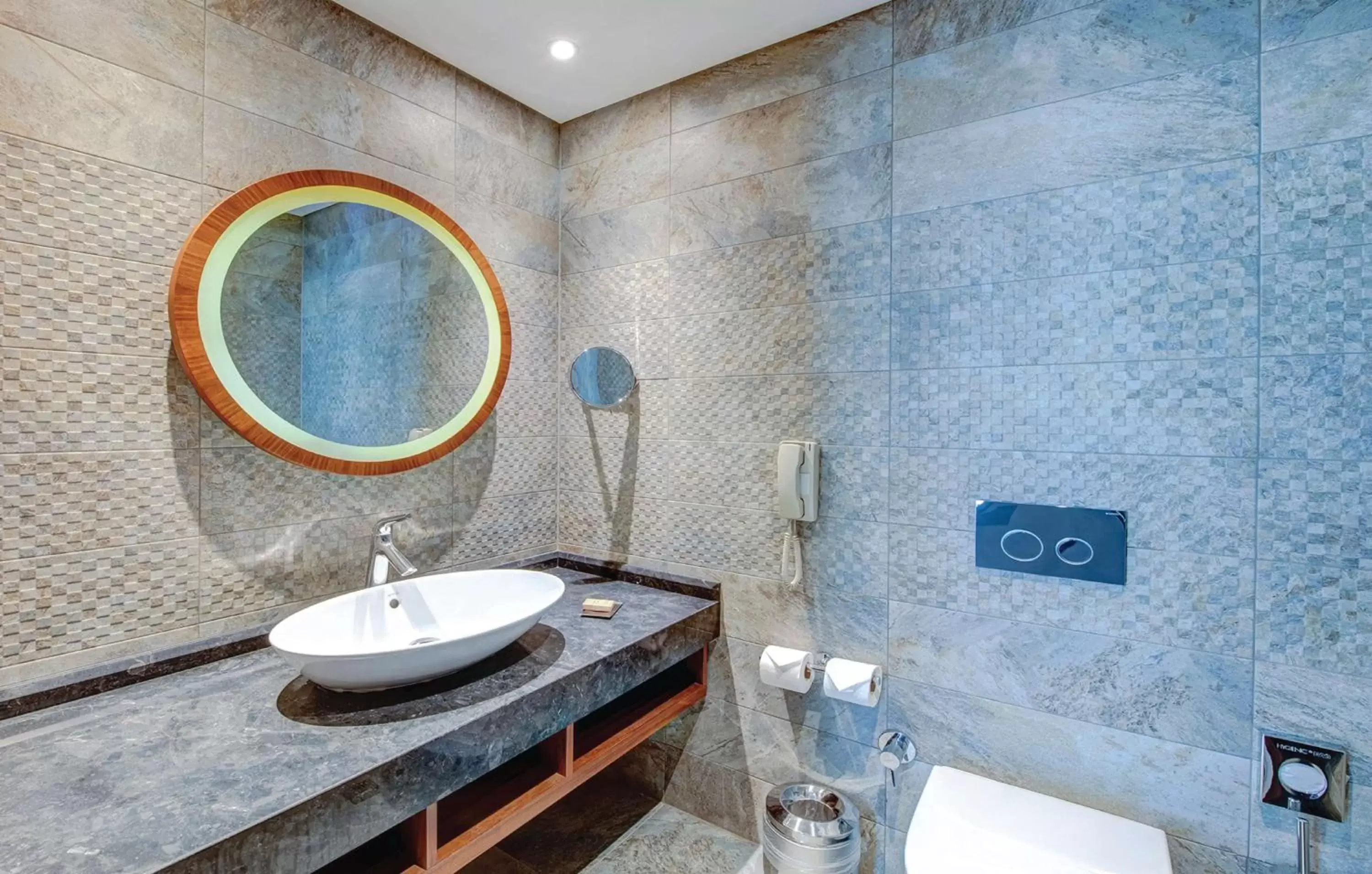Photo of the whole room, Bathroom in DoubleTree by Hilton Istanbul - Piyalepasa