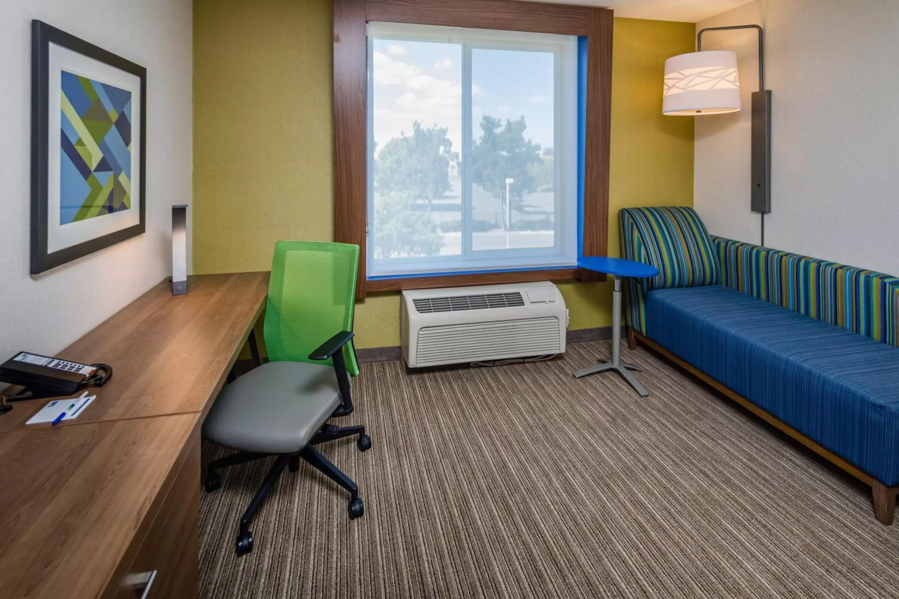 Photo of the whole room, Seating Area in Holiday Inn Express Hotel & Suites Modesto-Salida, an IHG Hotel