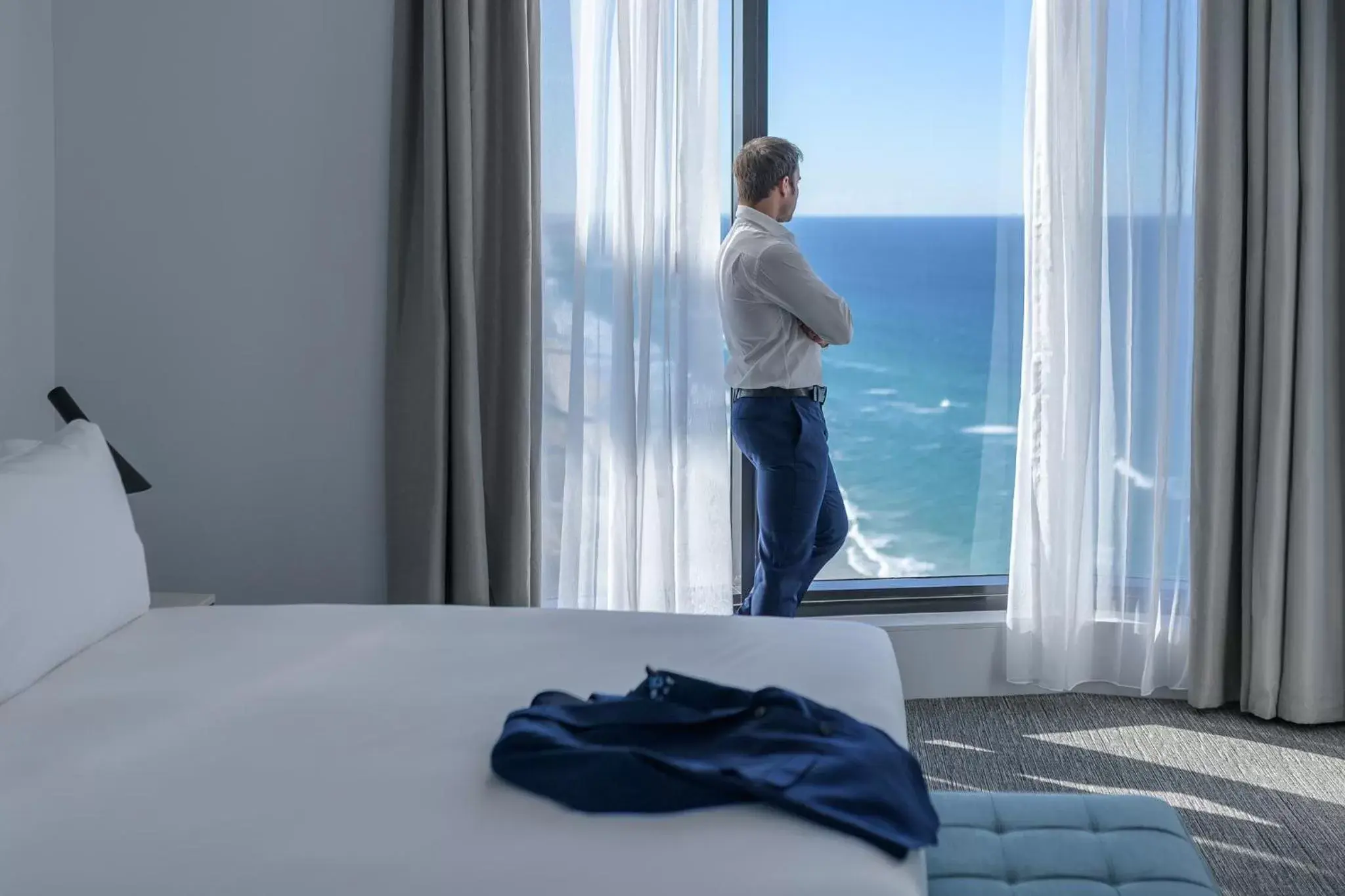 Bed in Meriton Suites Surfers Paradise