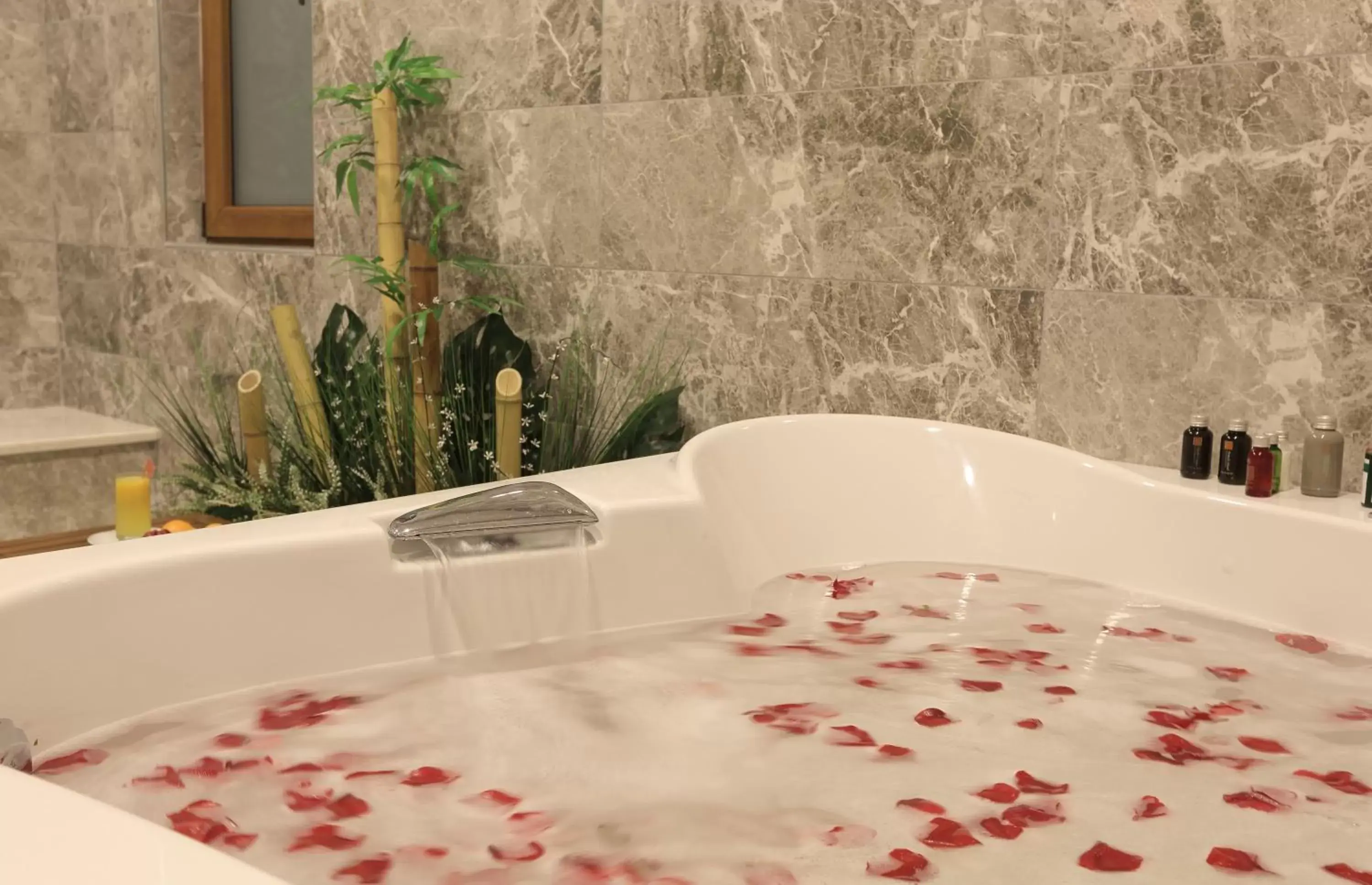 Bath, Bathroom in Cam Thermal Resort Hotel & Spa