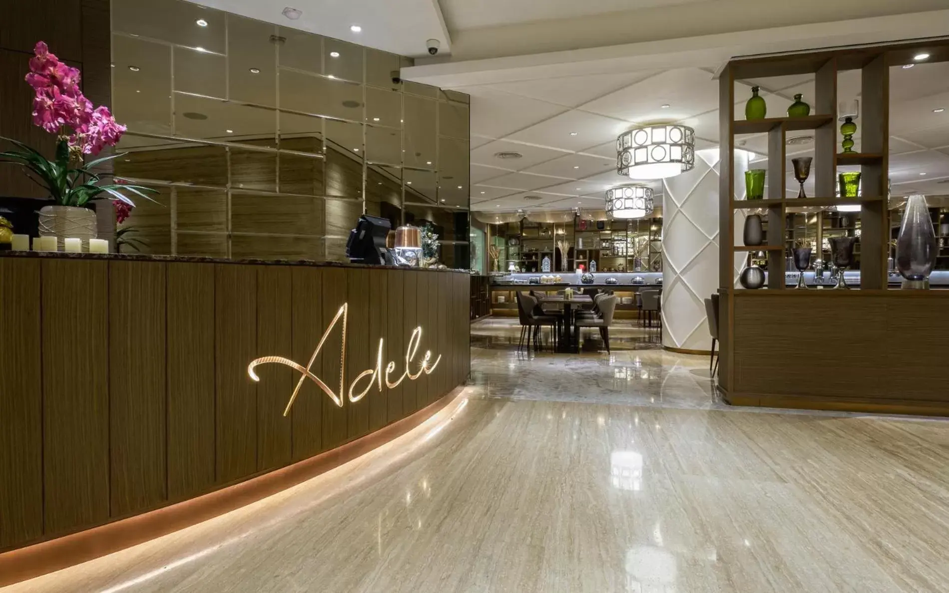Restaurant/places to eat, Lobby/Reception in Ashley Wahid Hasyim Jakarta