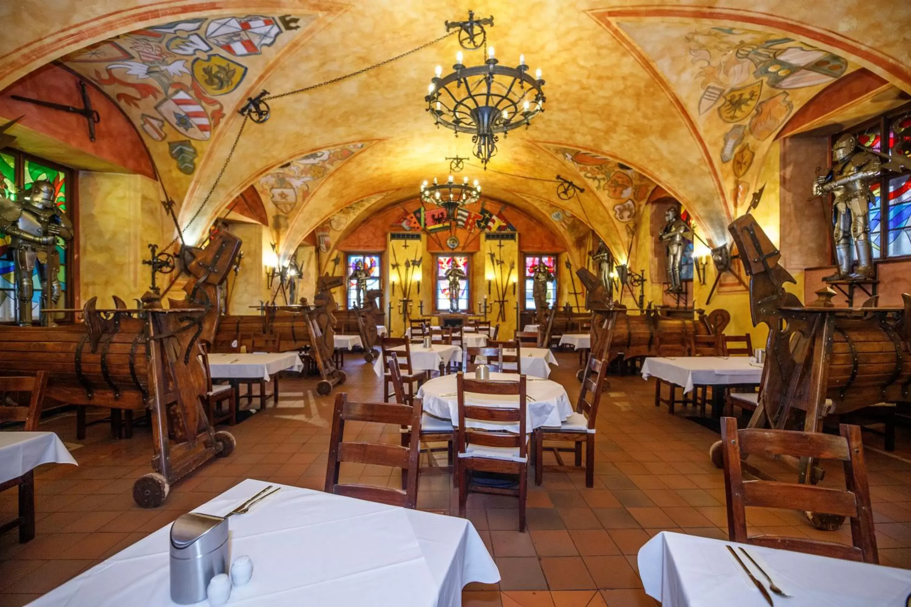 Restaurant/Places to Eat in Pytloun Old Armoury Hotel Prague, Stará Zbrojnice