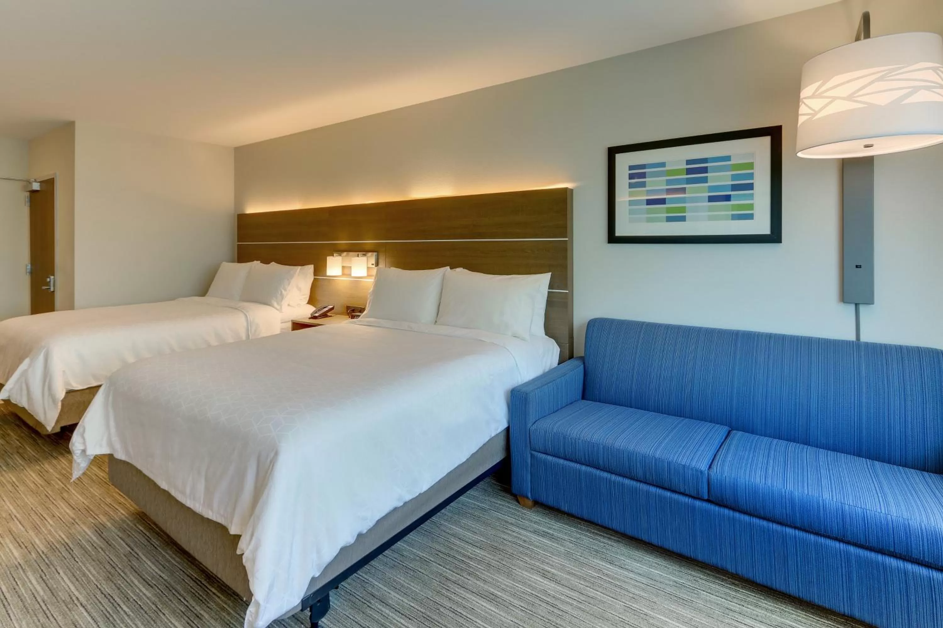Bed in Holiday Inn Express & Suites - Roanoke – Civic Center