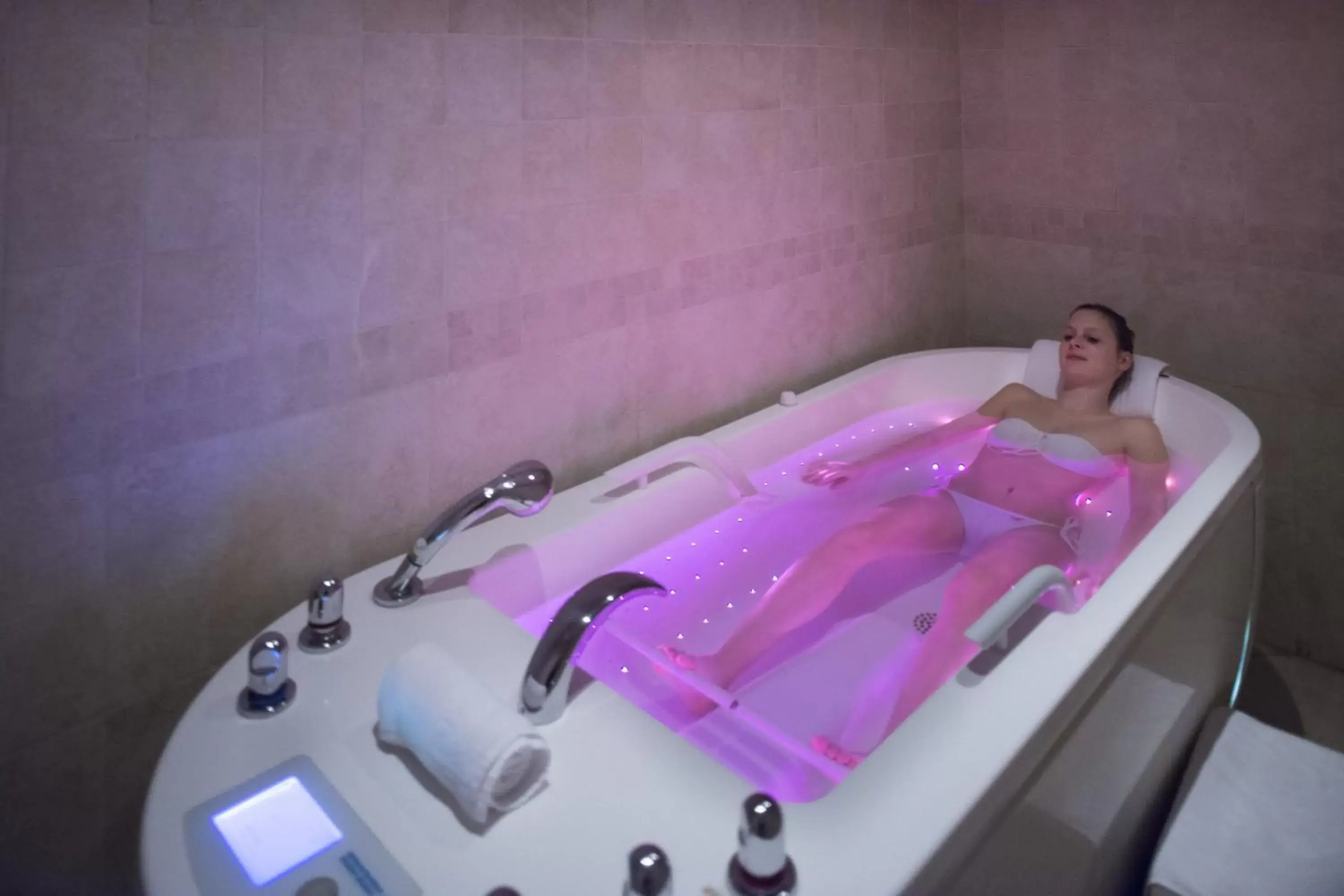Hot Tub in Hotel *** & Spa Vacances Bleues Villa Marlioz