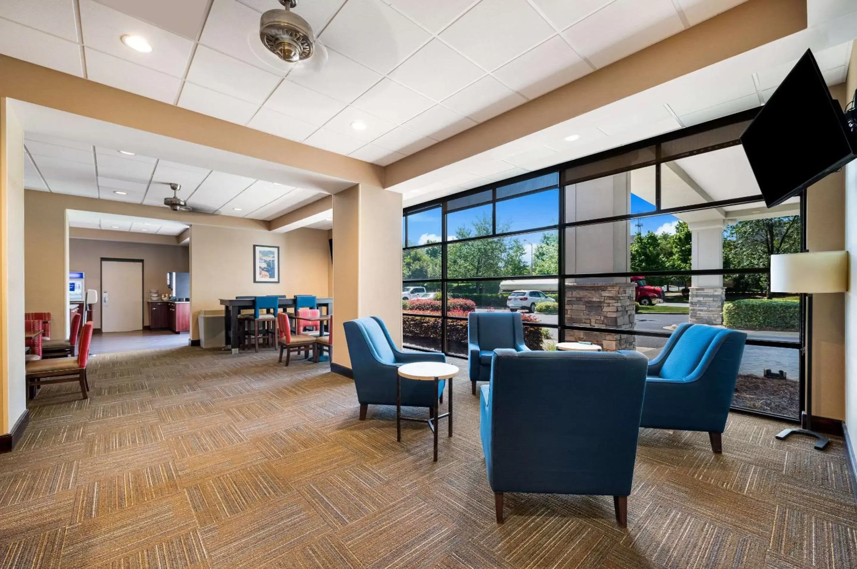 Lobby or reception in Comfort Suites Northlake