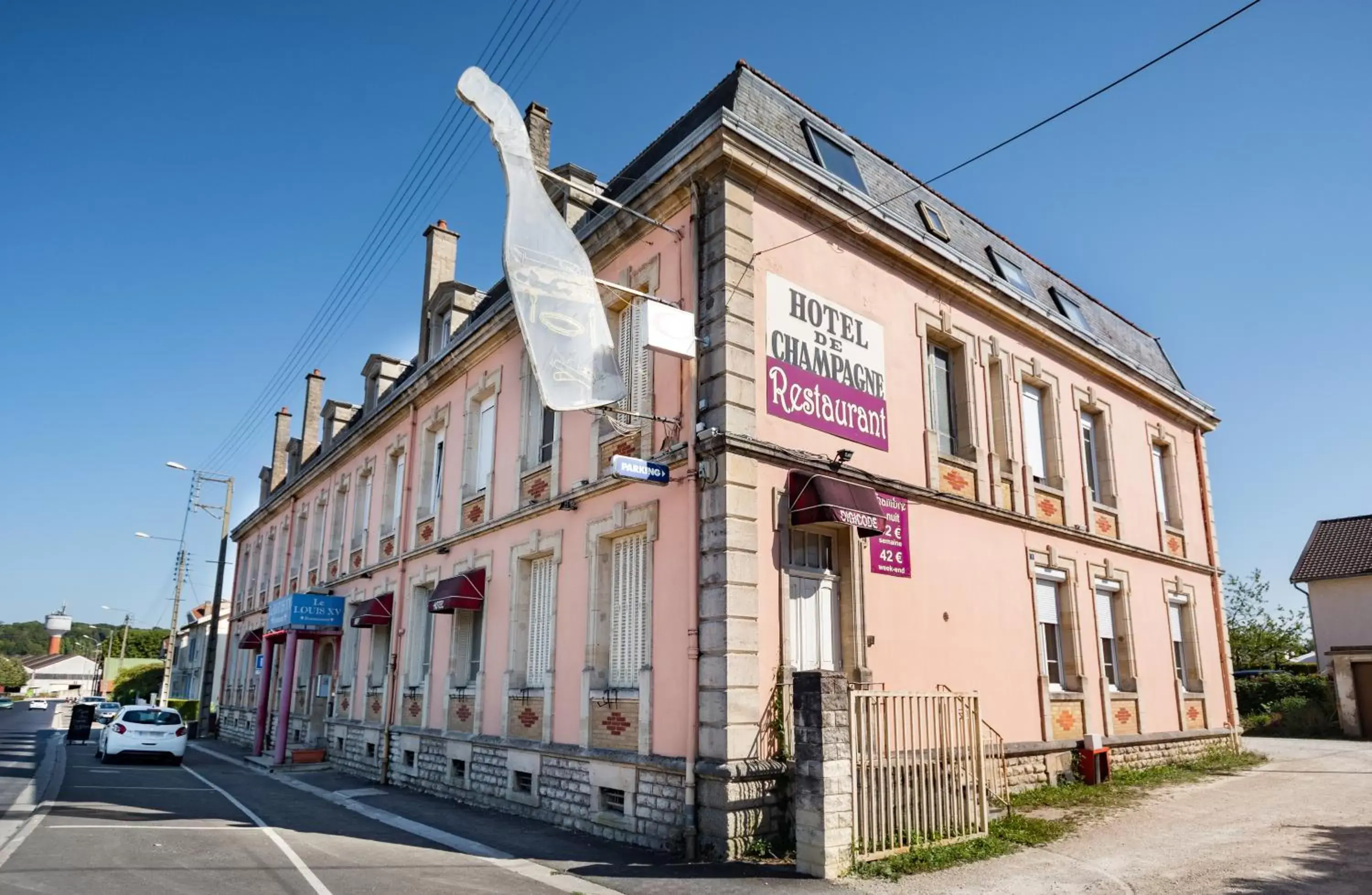 Property Building in Hotel de Champagne