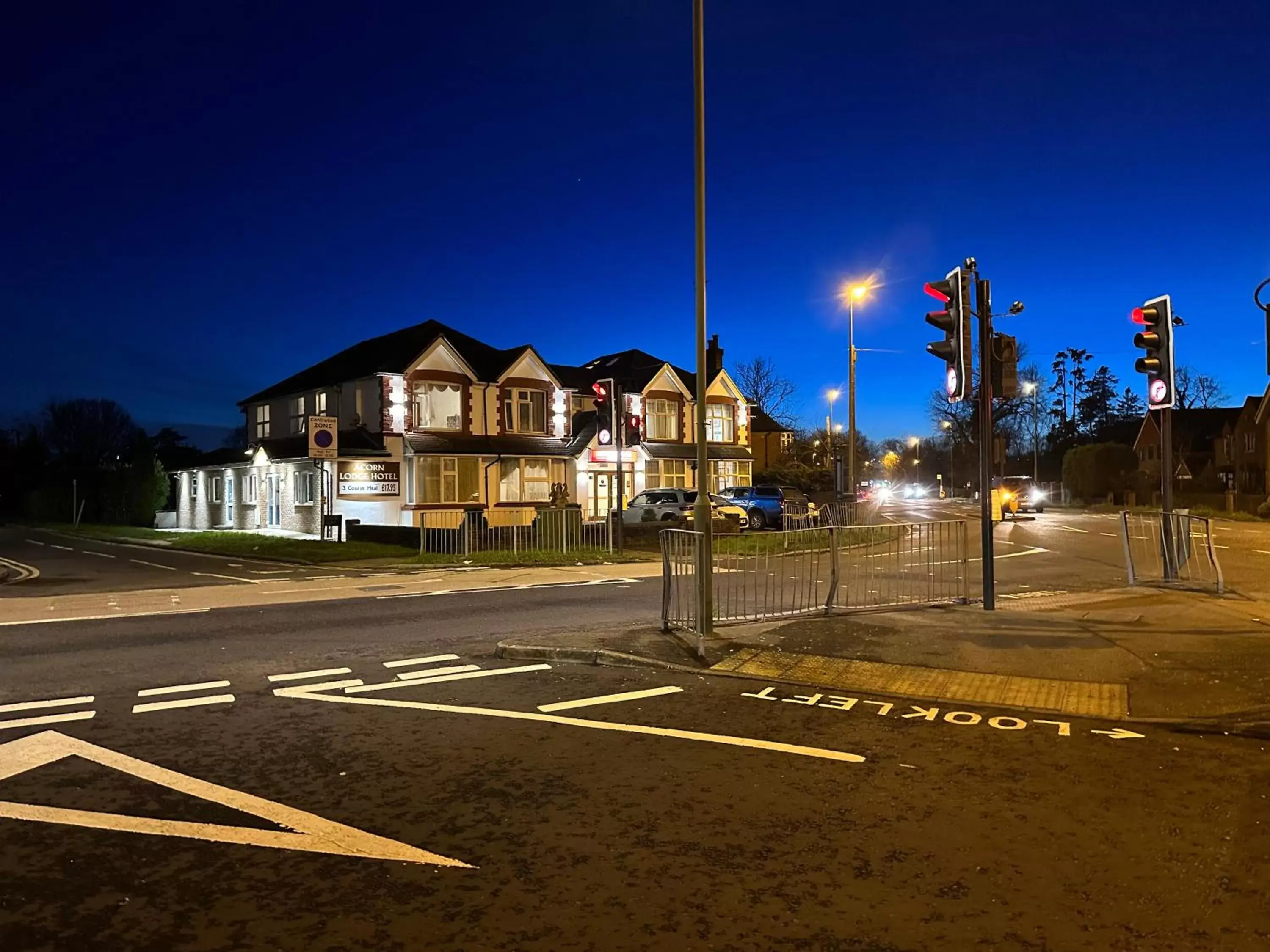 Street view in Acorn Lodge Hotel Gatwick & Parking Street view in Acorn Lodge Hotel Gatwick & Parking