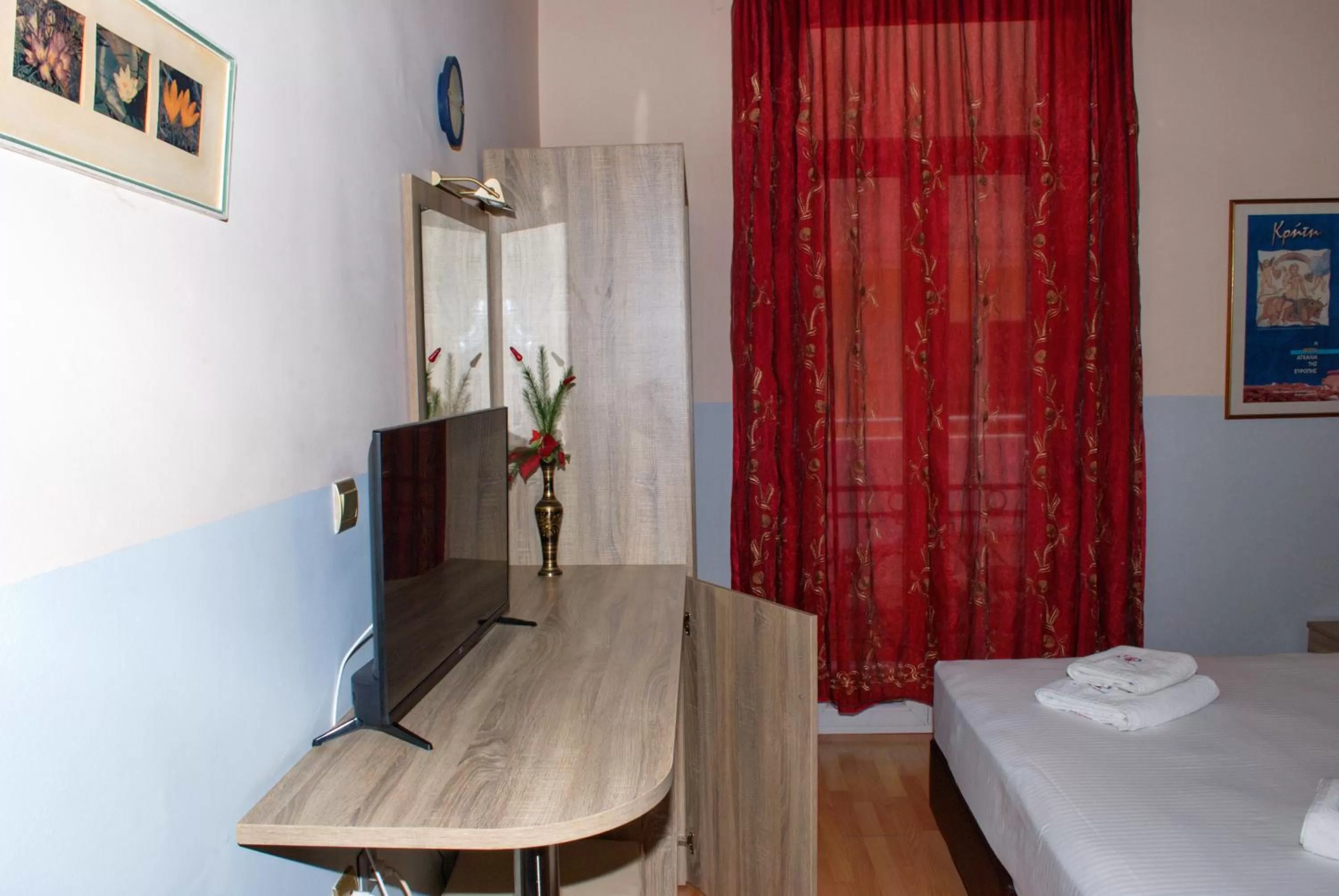 Bed in Diethnes Hotel