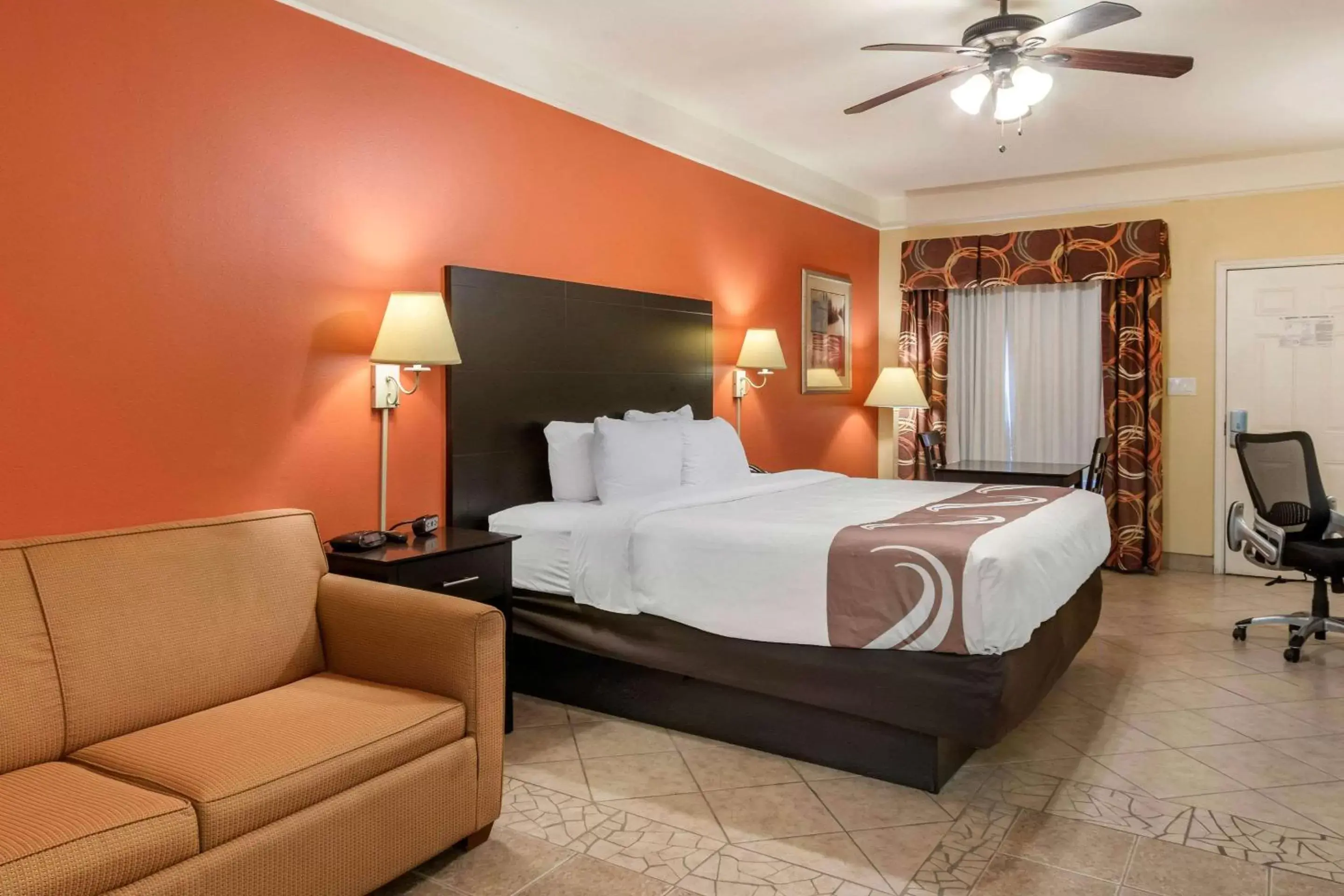 Photo of the whole room, Bed in Quality Inn & Suites at The Outlets Mercedes/Weslaco