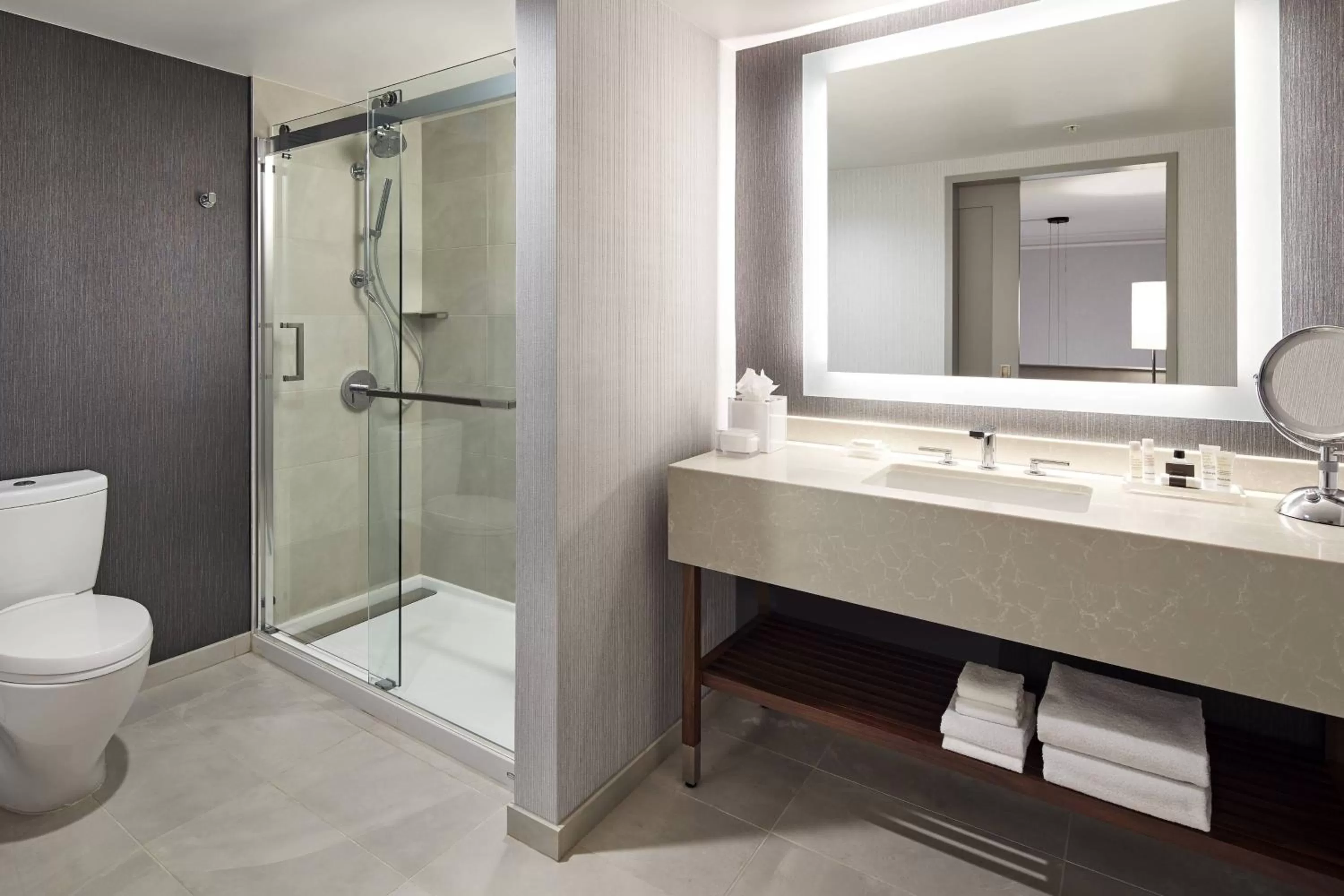 Bathroom in San Mateo Marriott San Francisco Airport