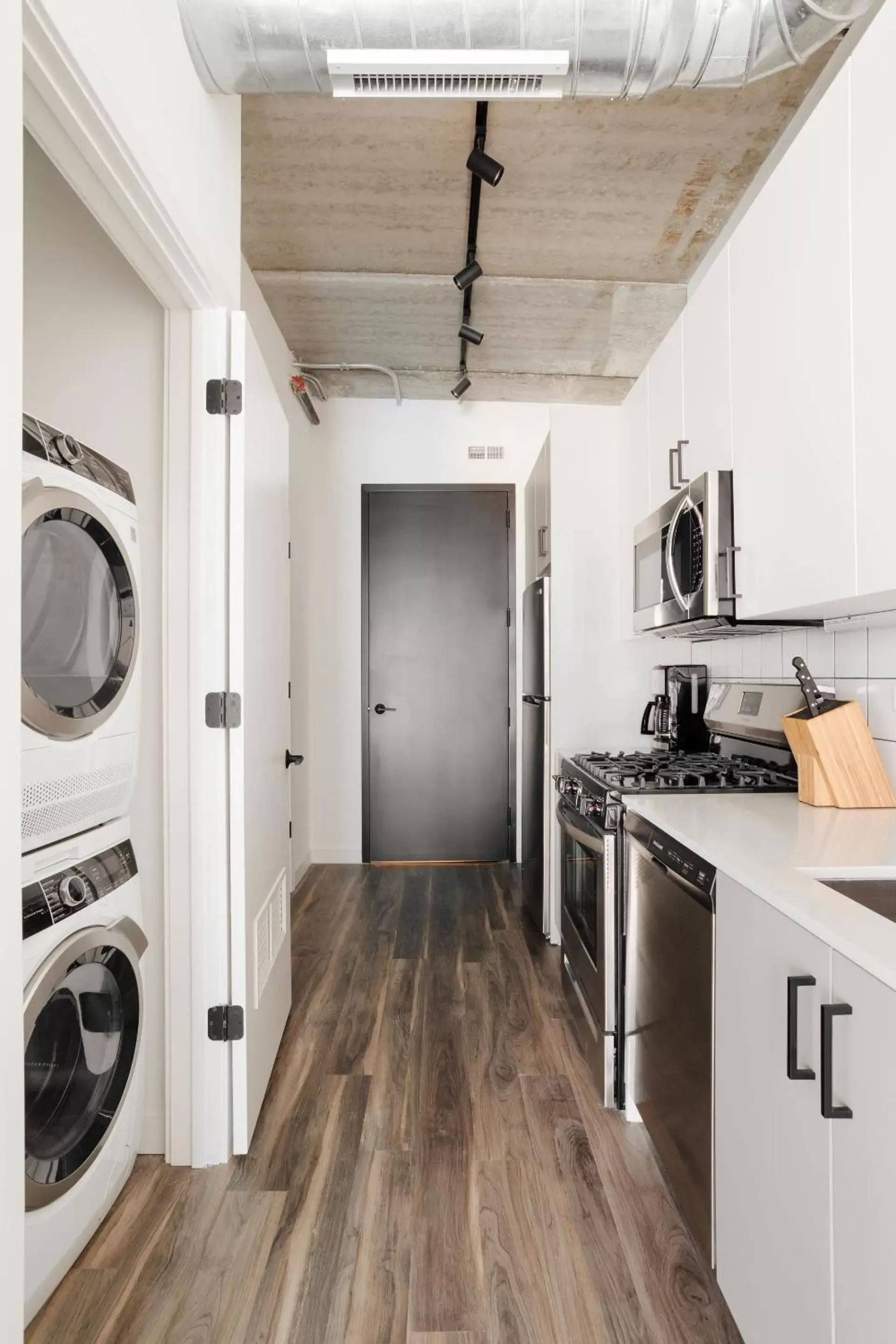 Kitchen/Kitchenette in Sonder The Opal